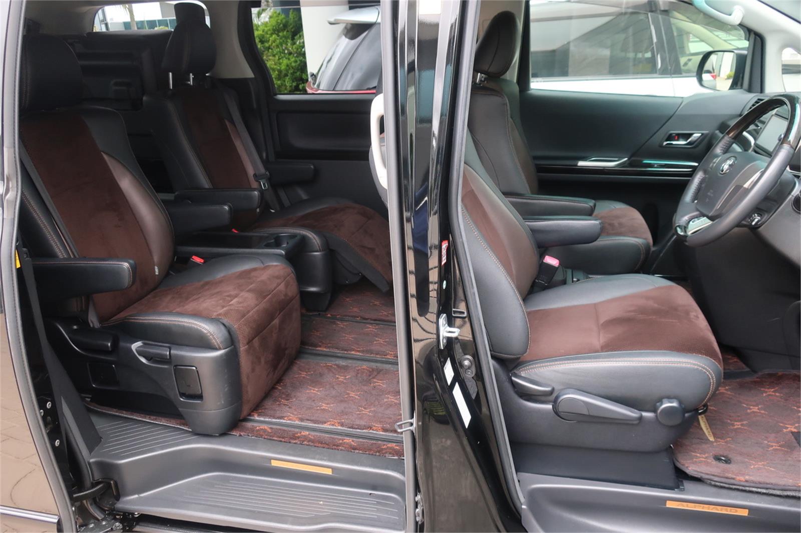 
								Toyota Alphard Gasoline 3.5L 2013 full									
