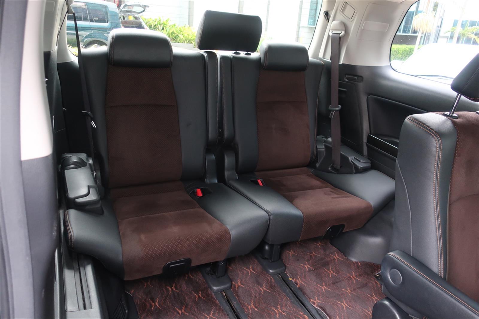 
								Toyota Alphard Gasoline 3.5L 2013 full									