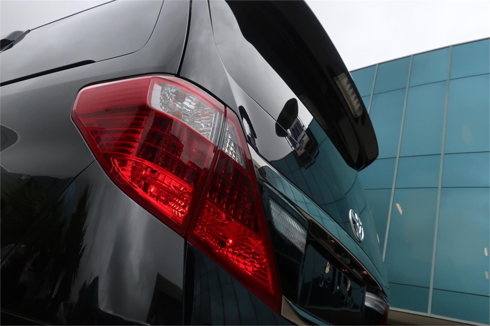 
								Toyota Alphard Gasoline 3.5L 2013 full									
