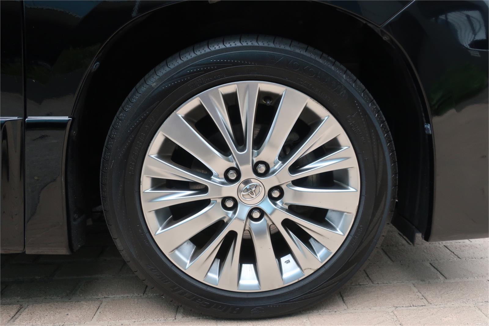 
								Toyota Alphard Gasoline 3.5L 2013 full									