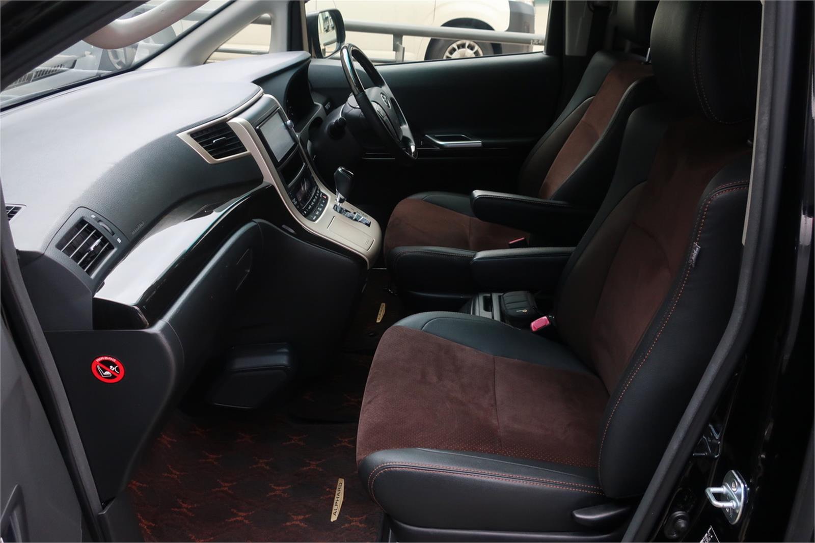 
								Toyota Alphard Gasoline 3.5L 2013 full									
