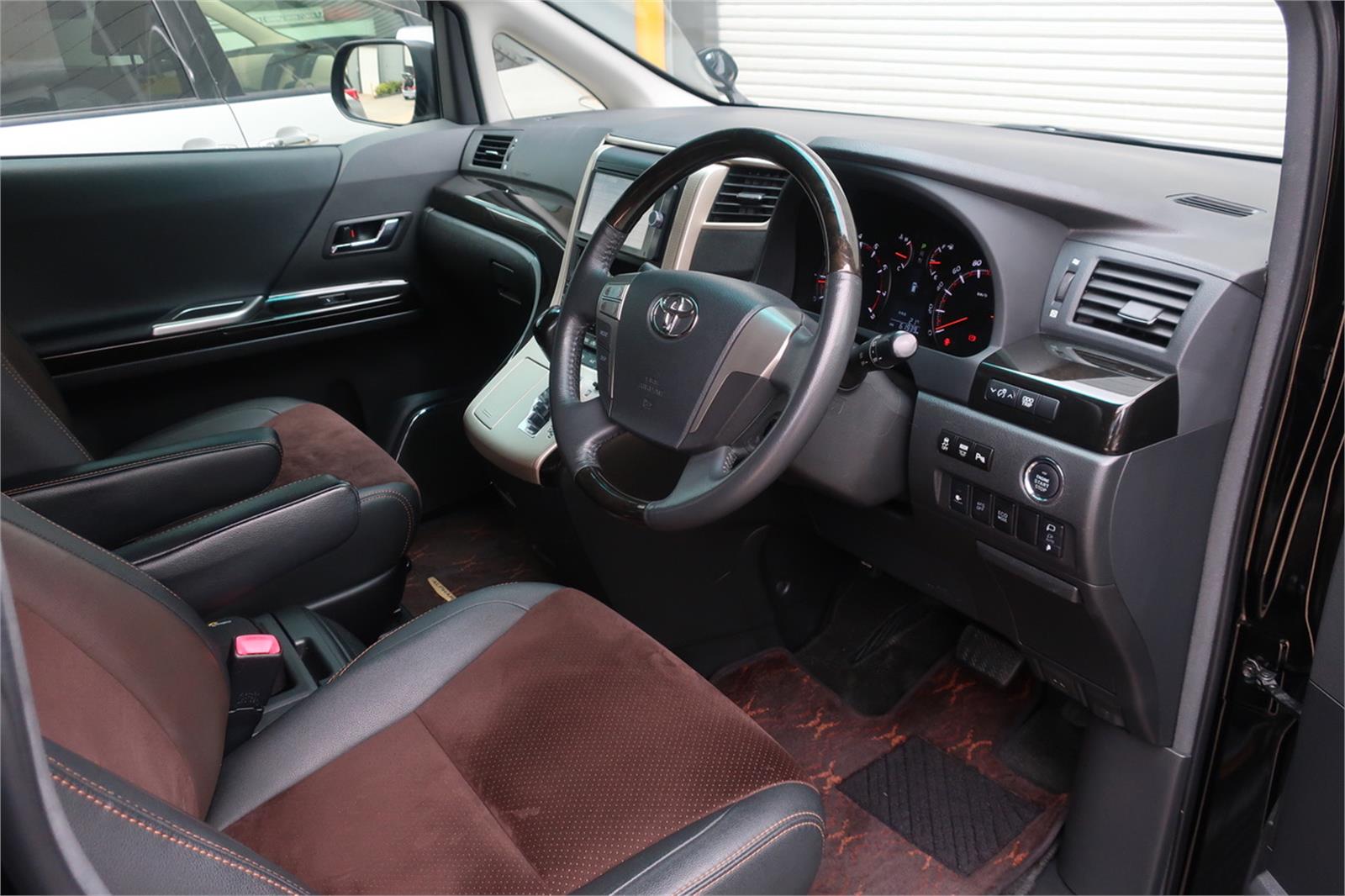 
								Toyota Alphard Gasoline 3.5L 2013 full									