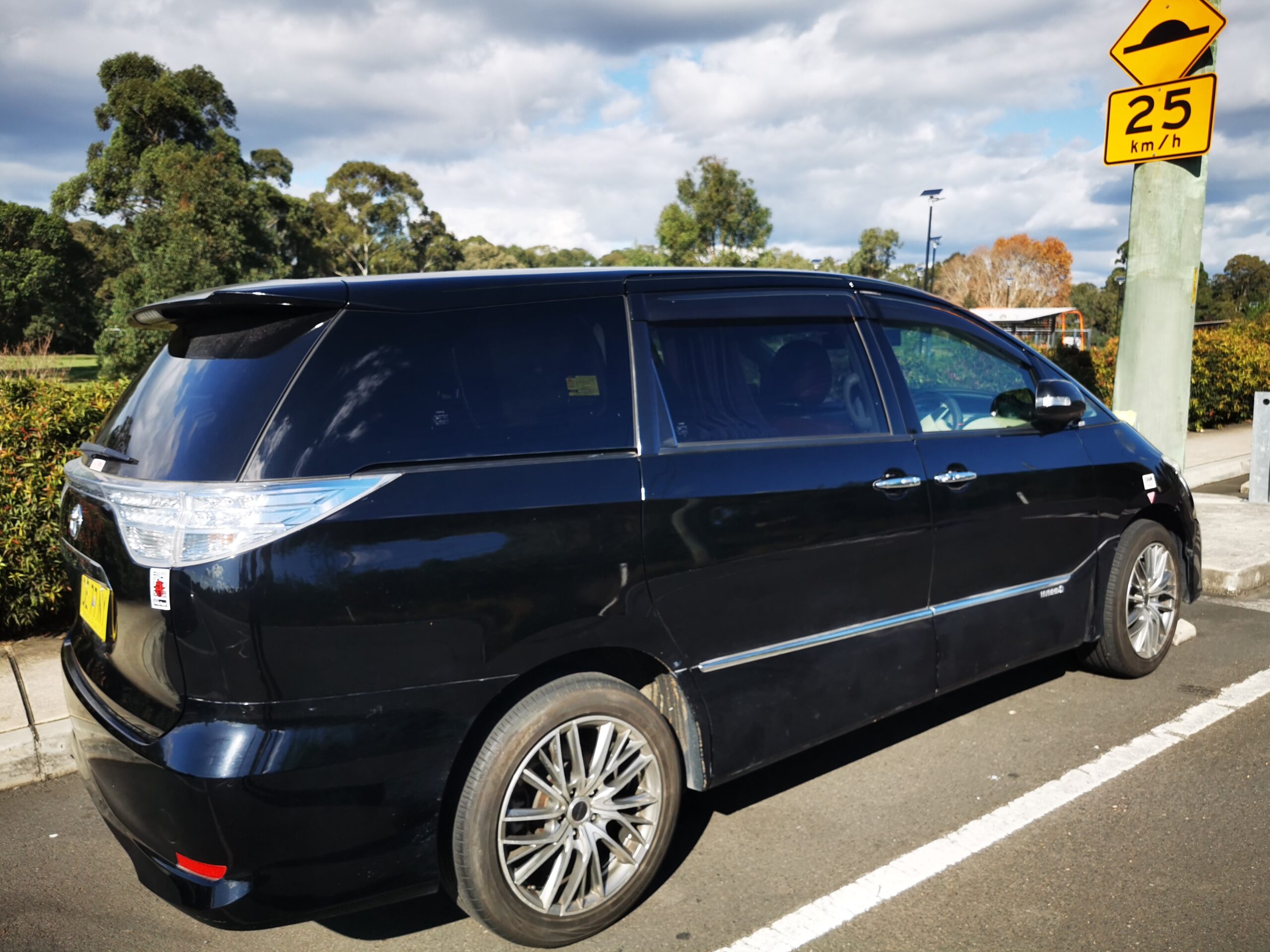 
								Toyota Estima Hybrid ahr20w 2011 full									