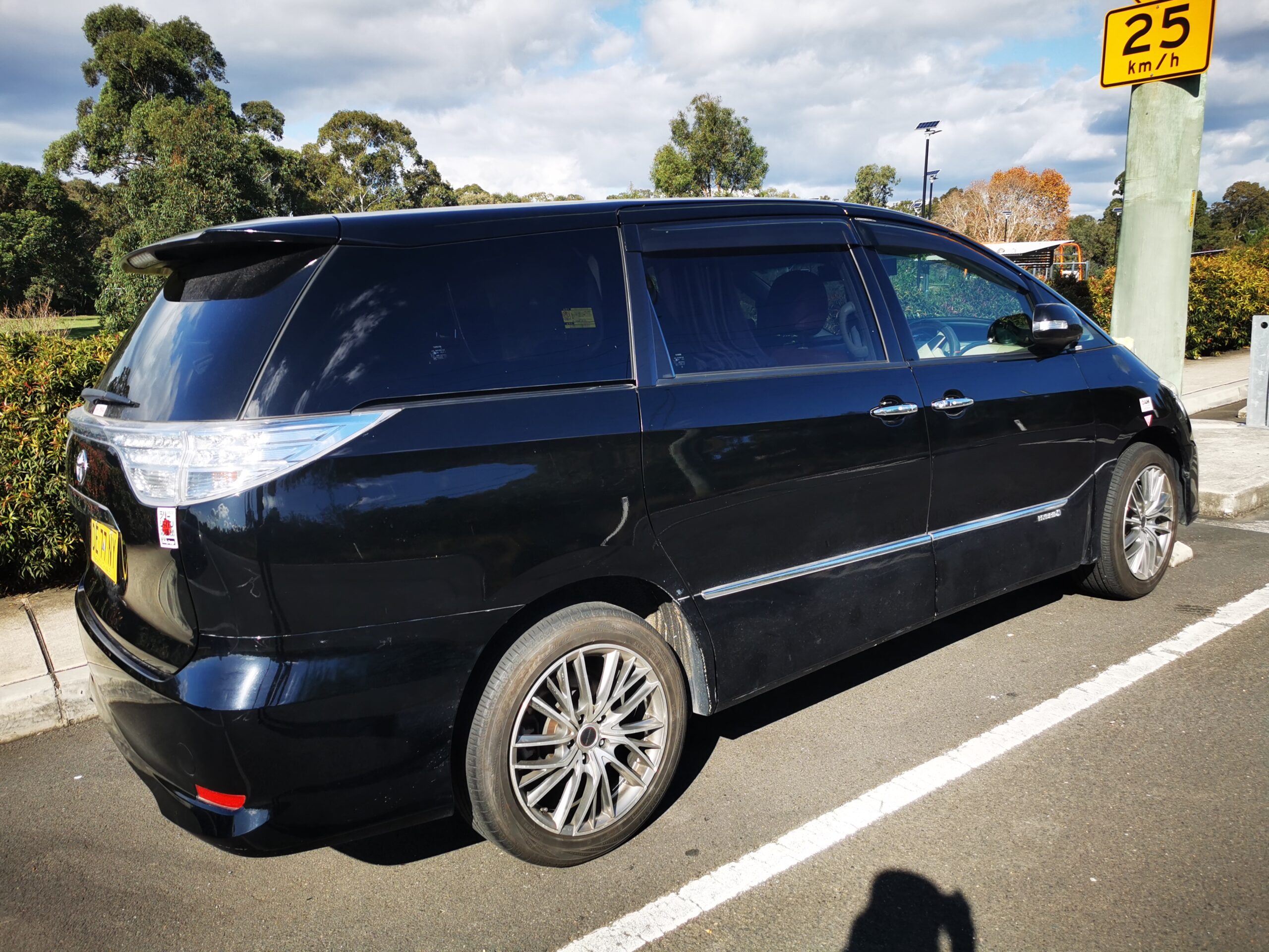 
								Toyota Estima Hybrid ahr20w 2011 full									