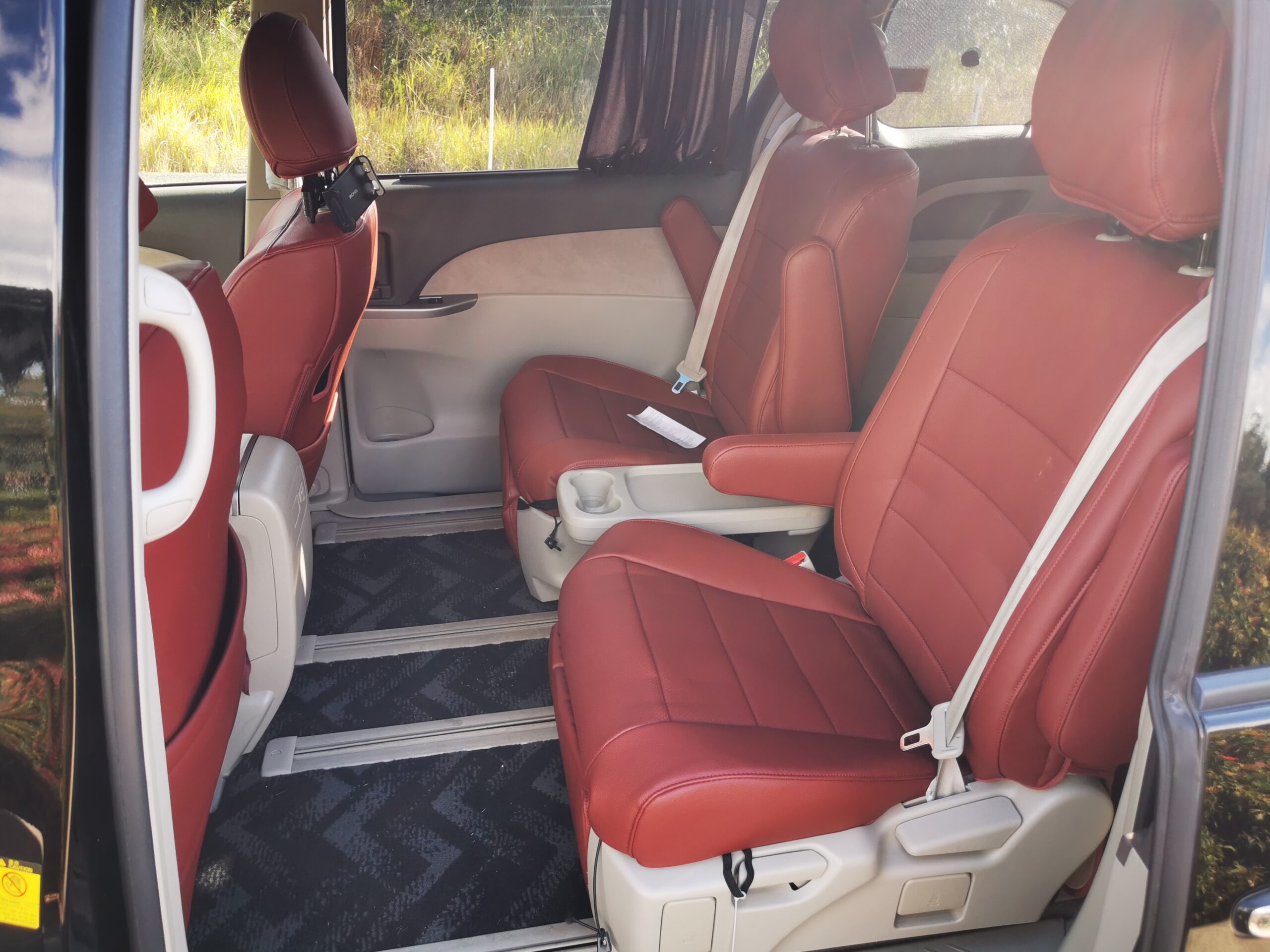 
								Toyota Estima Hybrid ahr20w 2011 full									