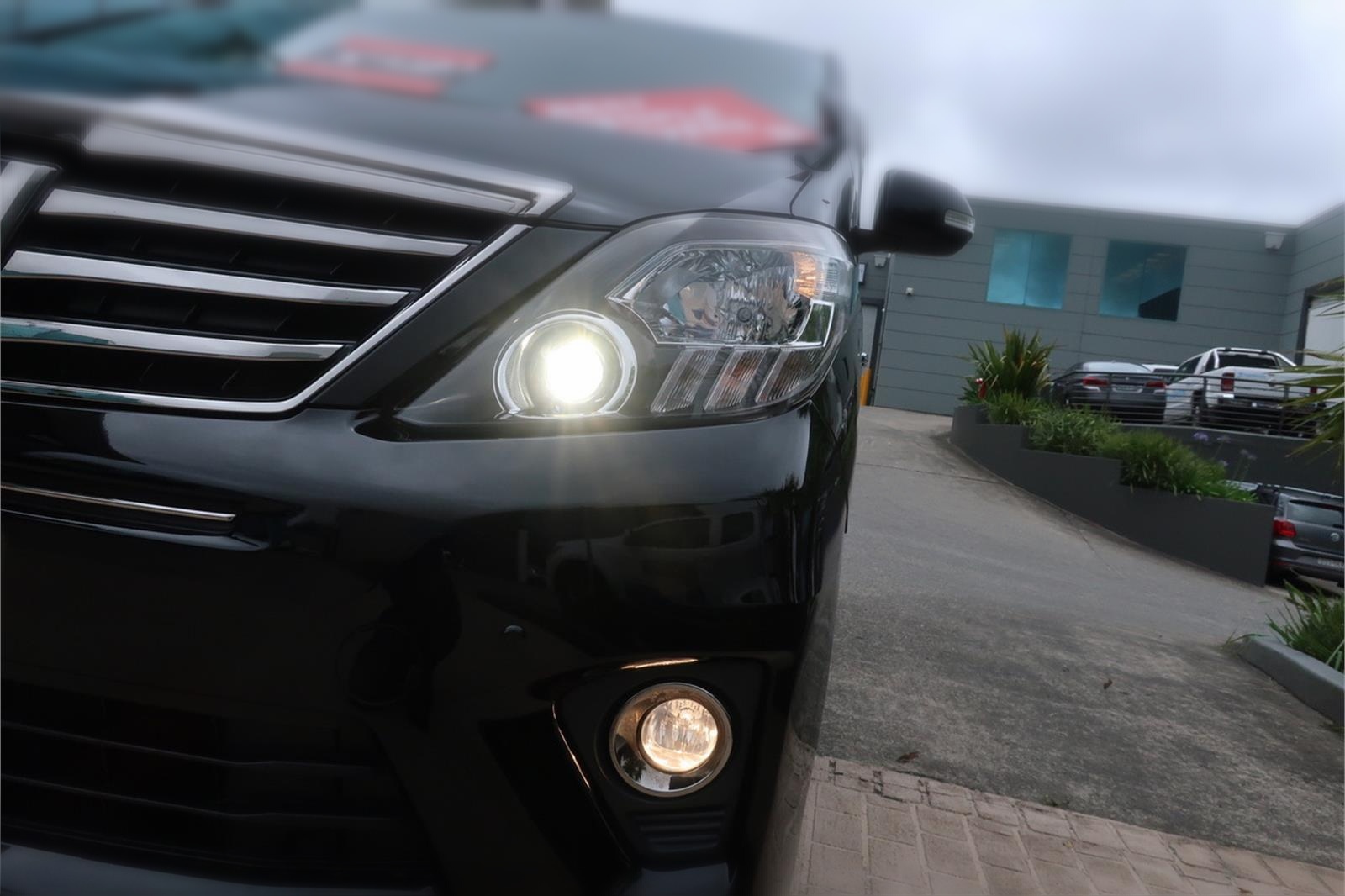 
								Toyota Alphard Gasoline 3.5L 2013 full									