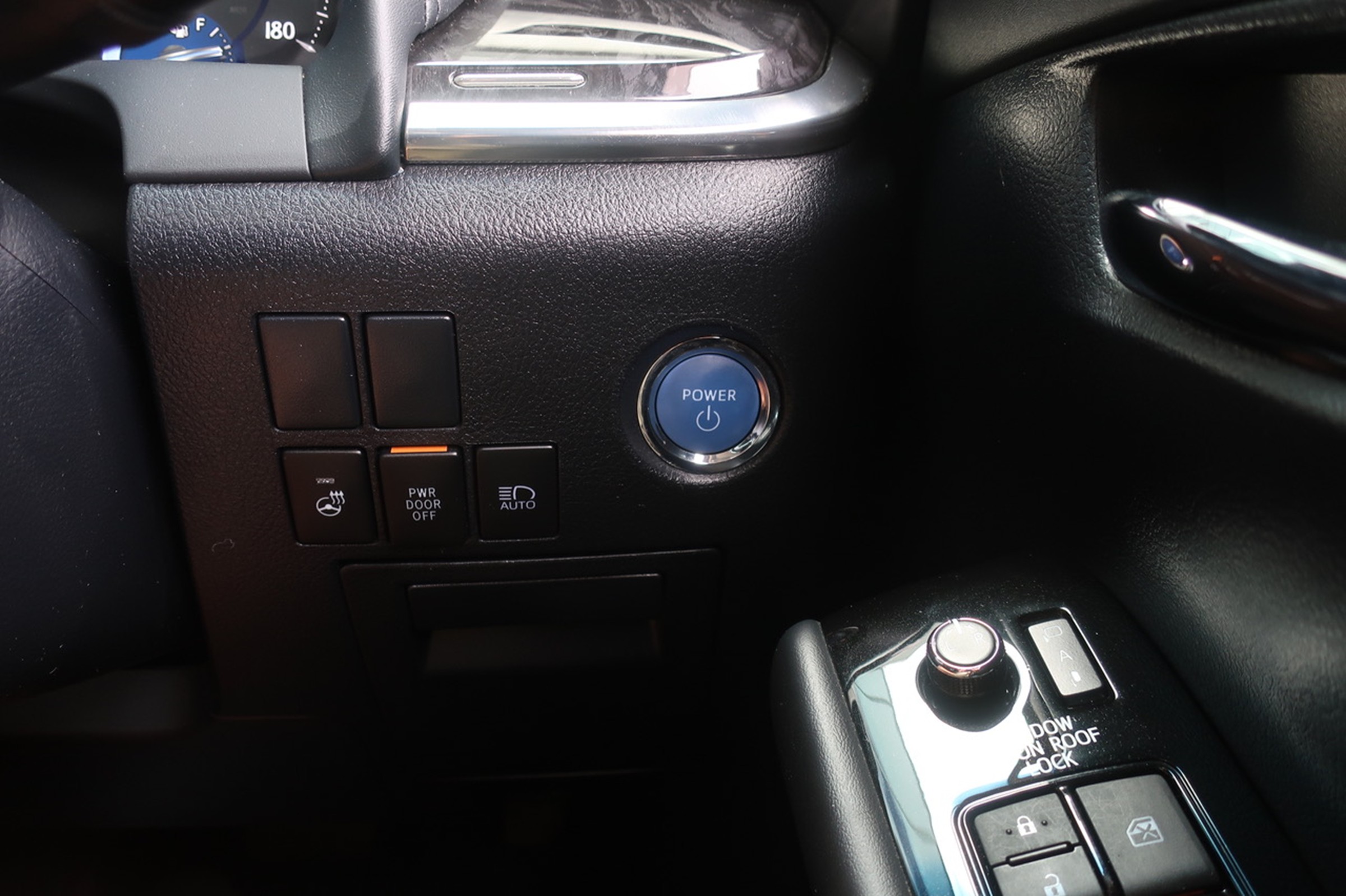 
								Toyota Vellfire Gasoline 2.5L Hybrid 2020 full									