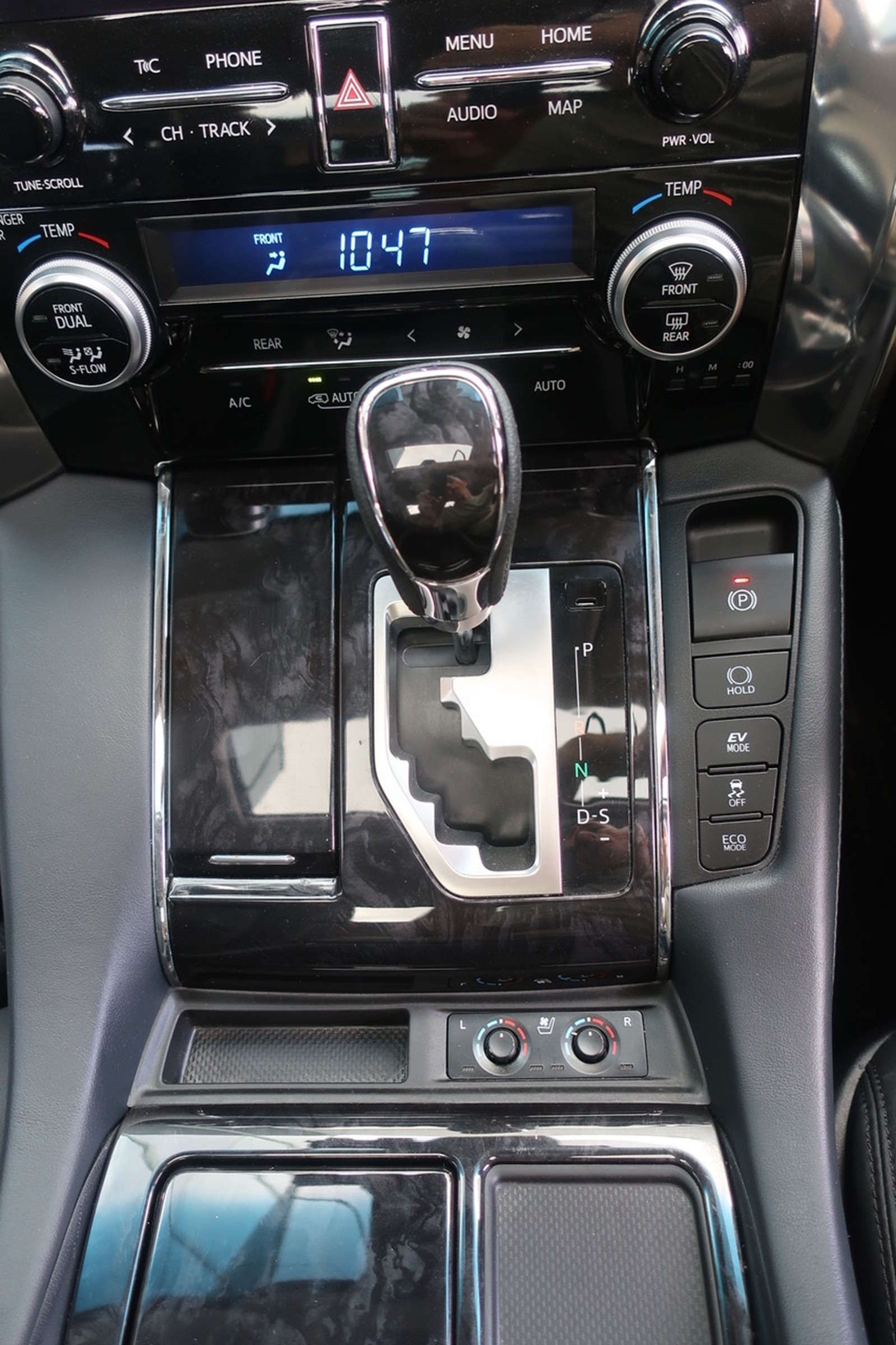 
								Toyota Vellfire Gasoline 2.5L Hybrid 2020 full									