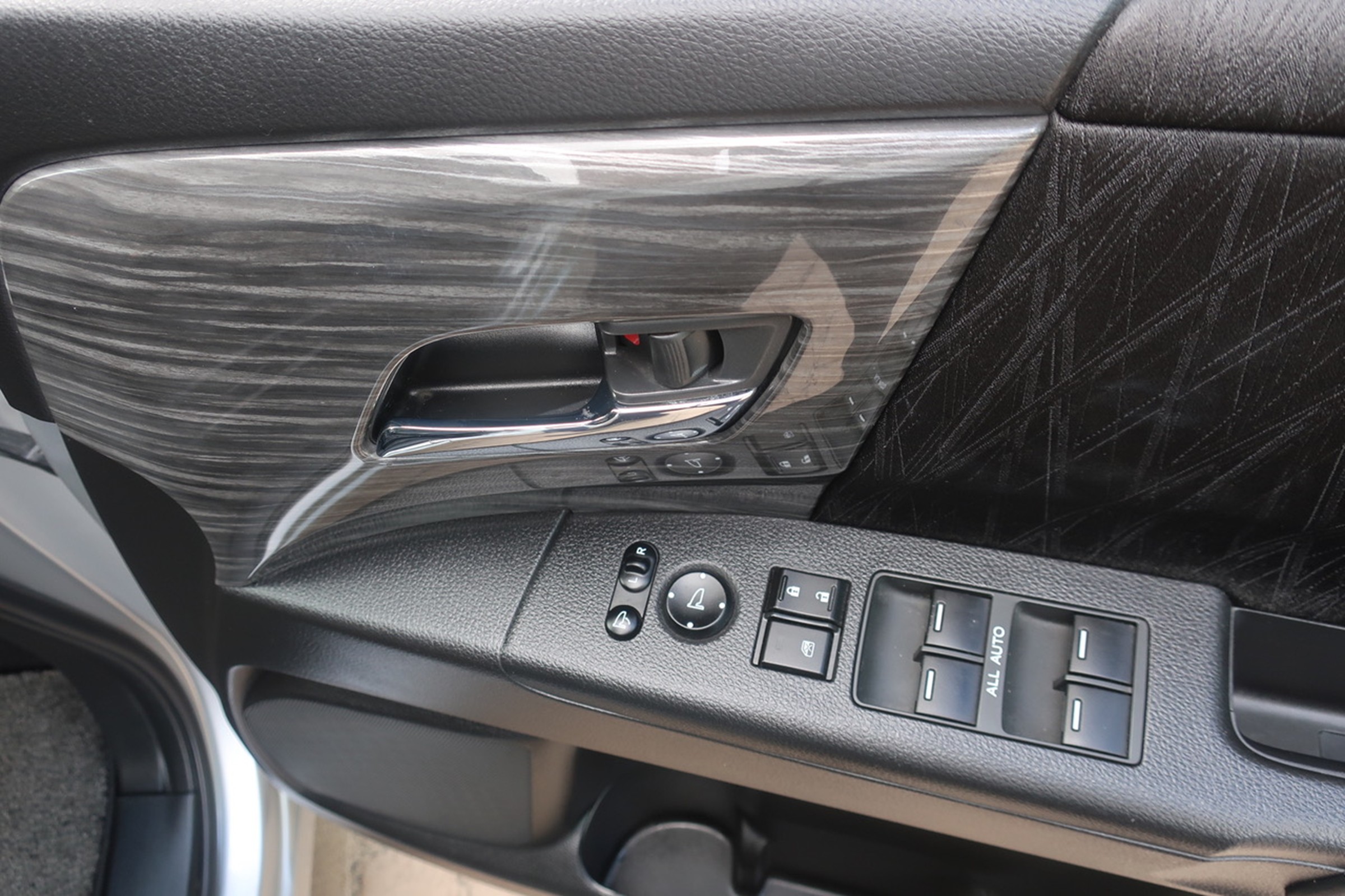 
								Honda Odyssey Hybrid 2016 full									