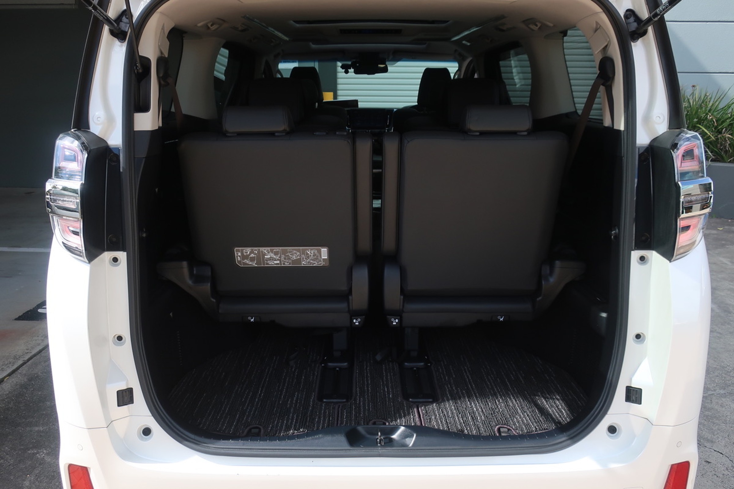 
								Toyota Vellfire Gasoline 2.5L Hybrid 2020 full									
