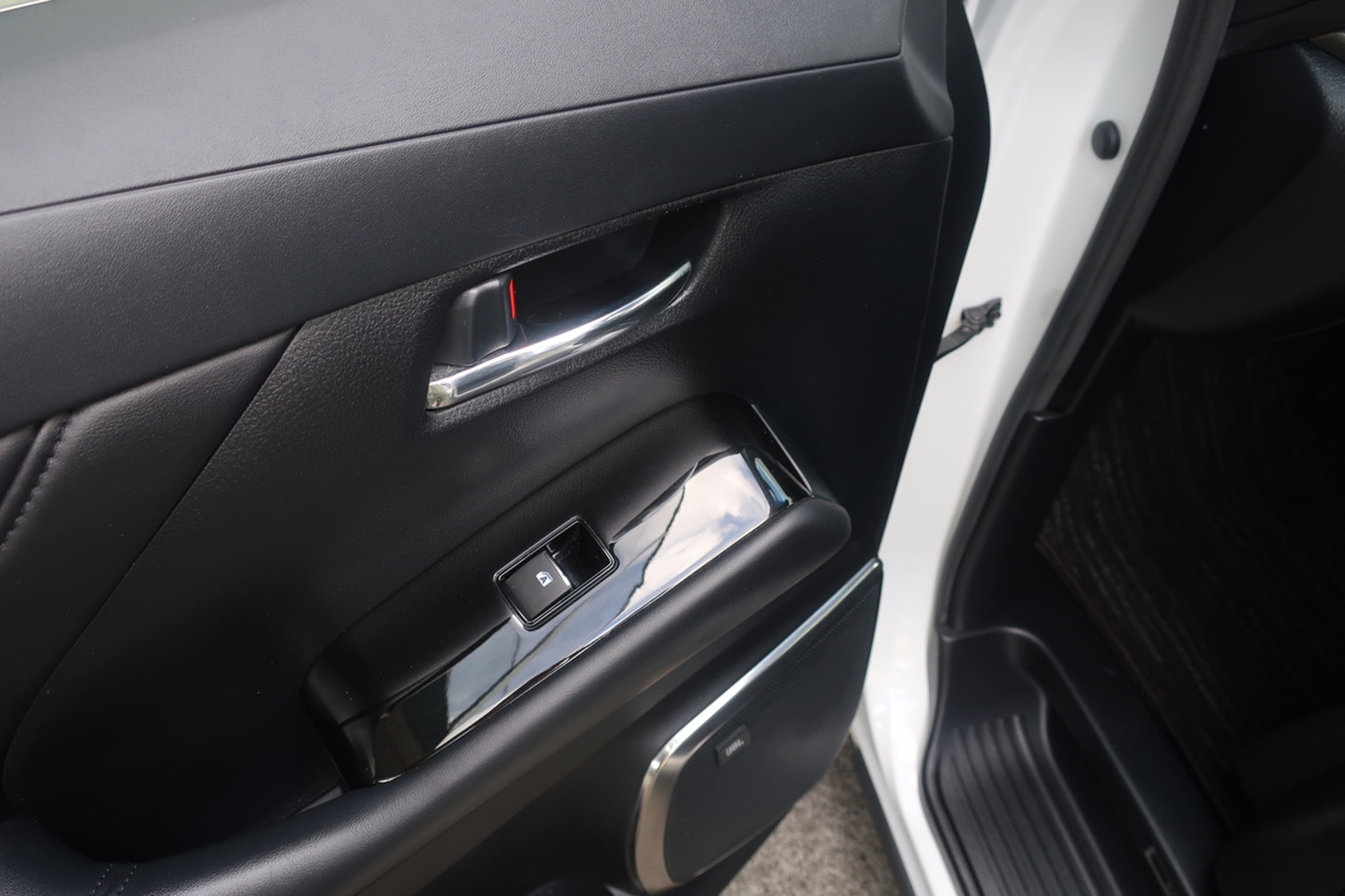 
								Toyota Vellfire Gasoline 2.5L Hybrid 2020 full									