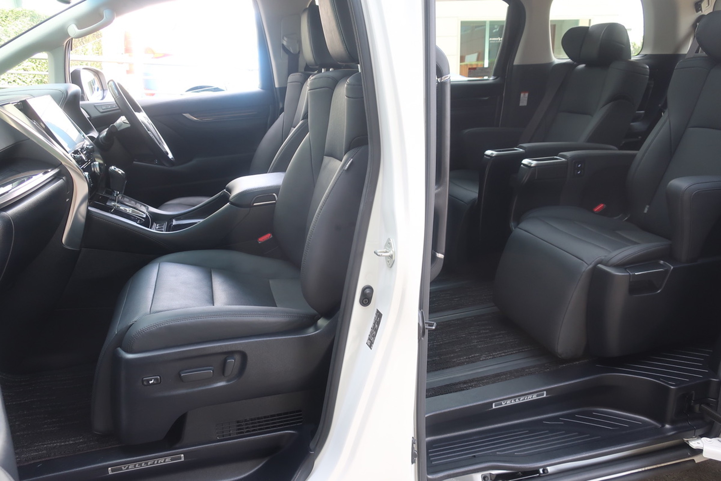 
								Toyota Vellfire Gasoline 2.5L Hybrid 2020 full									