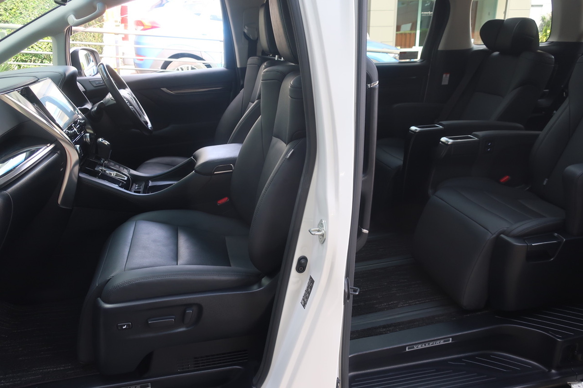 
								Toyota Vellfire Gasoline 2.5L Hybrid 2020 full									
