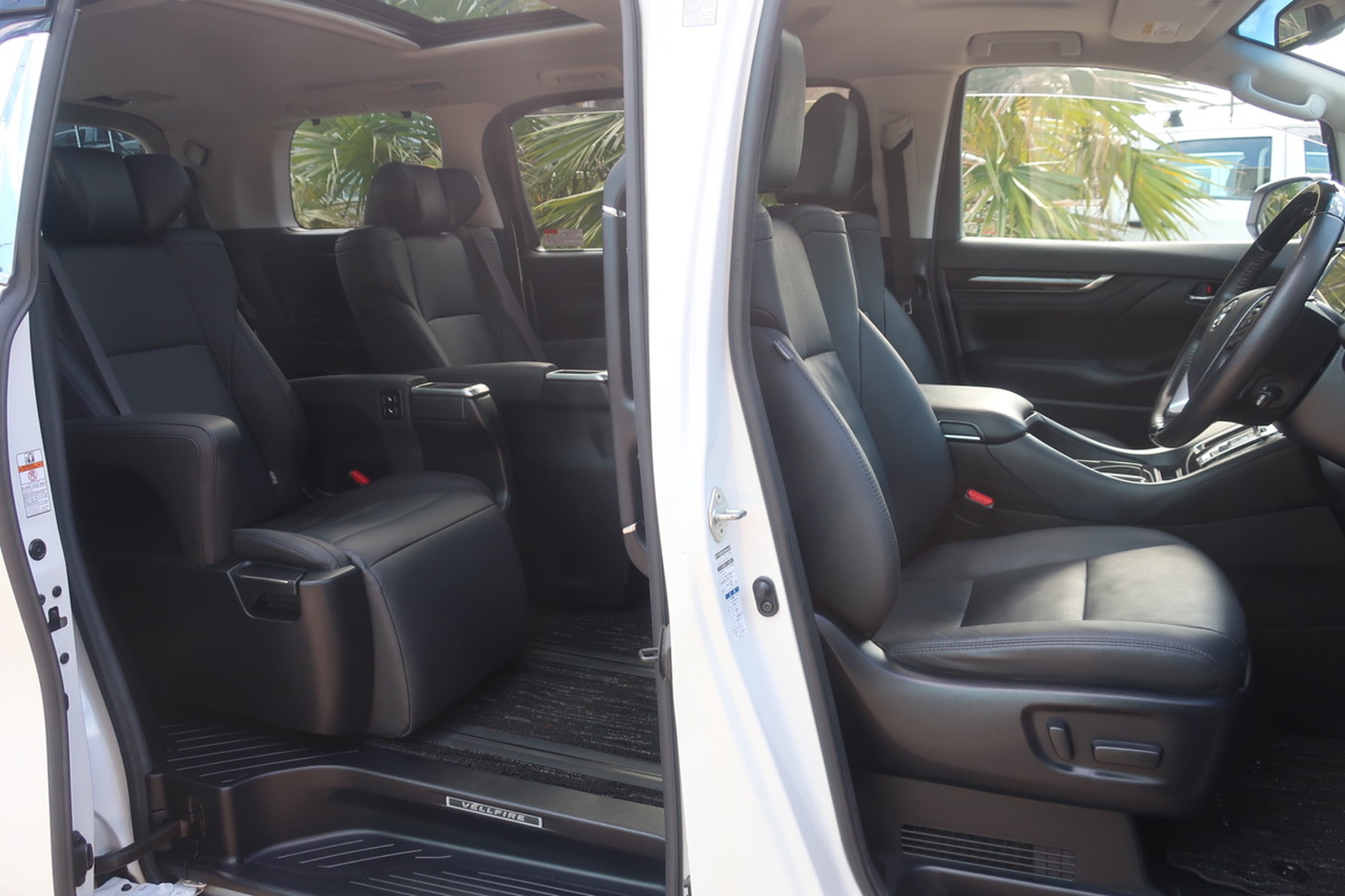 
								Toyota Vellfire Gasoline 2.5L Hybrid 2020 full									