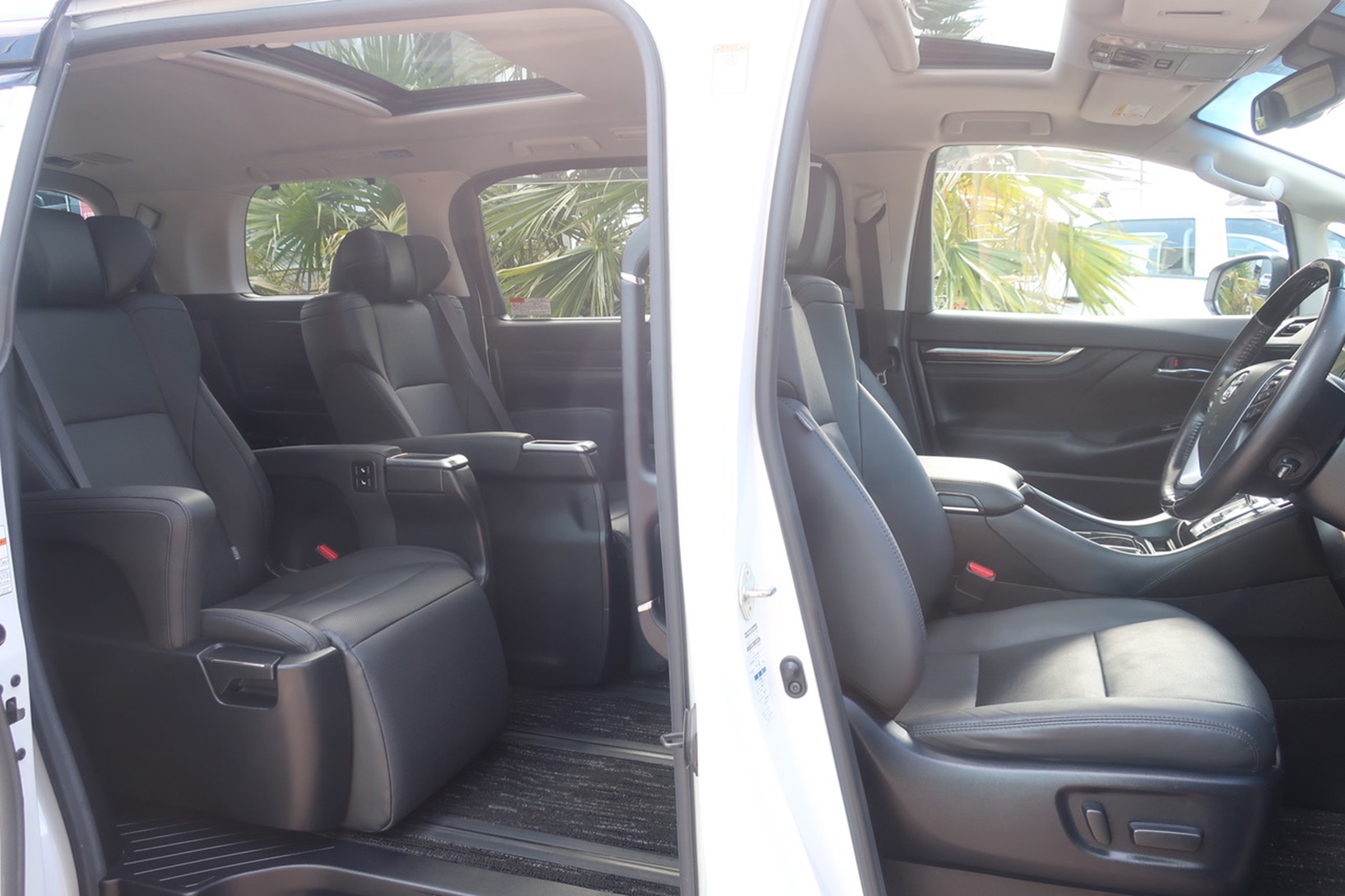 
								Toyota Vellfire Gasoline 2.5L Hybrid 2020 full									