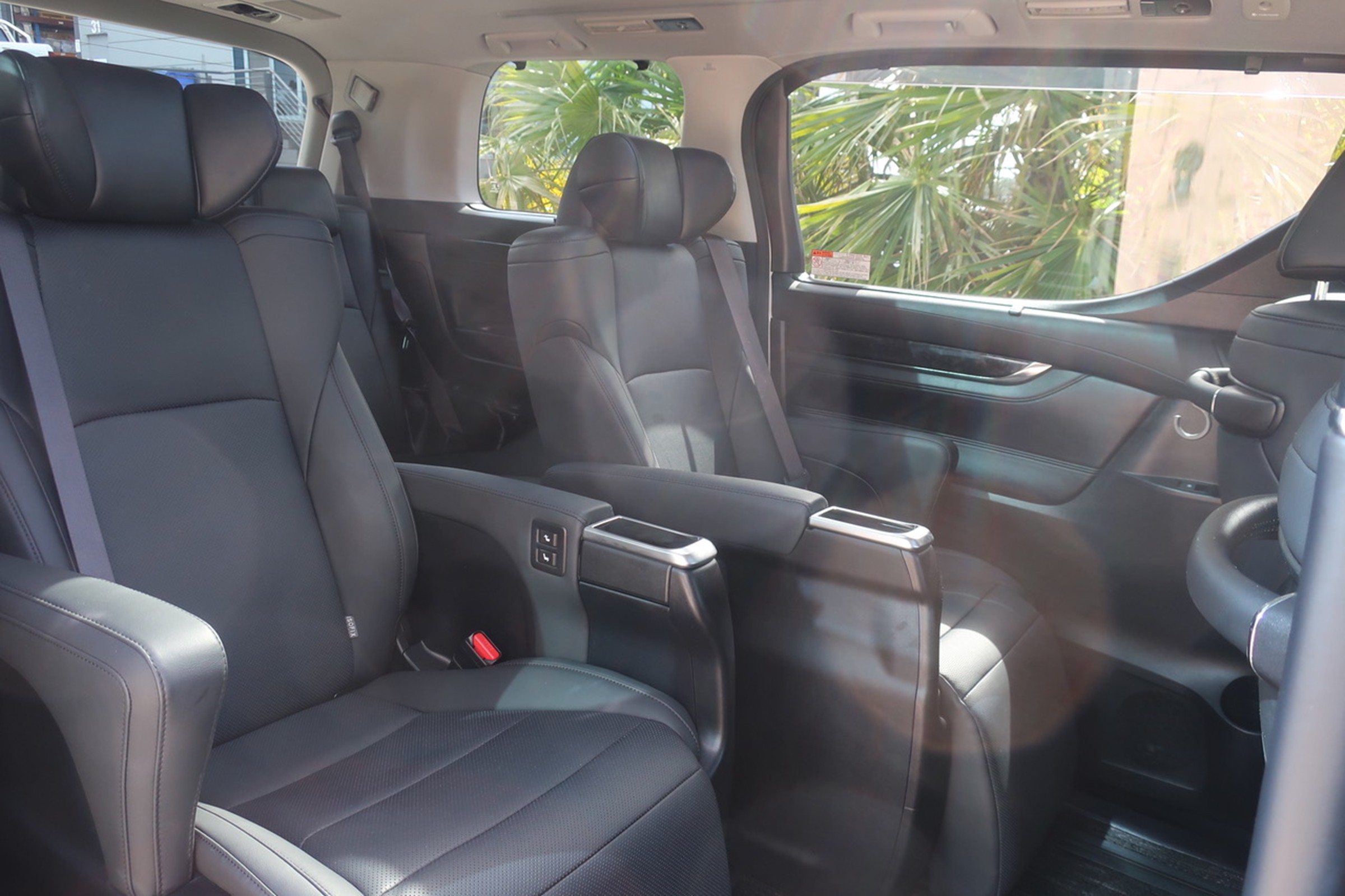
								Toyota Vellfire Gasoline 2.5L Hybrid 2020 full									