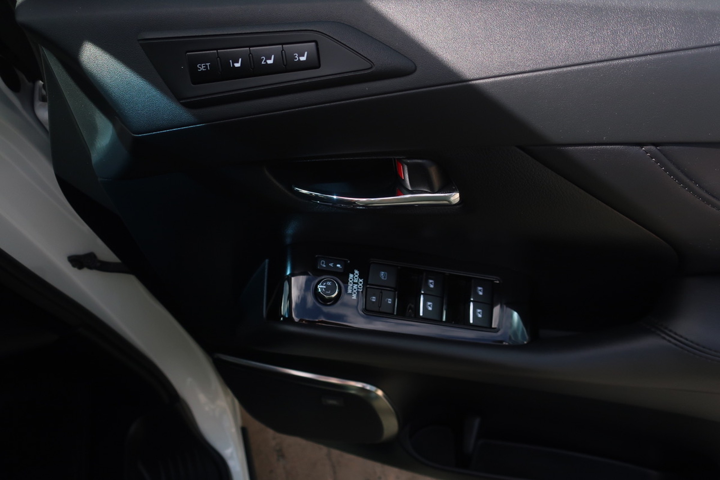 
								Toyota Vellfire Gasoline 2.5L Hybrid 2020 full									