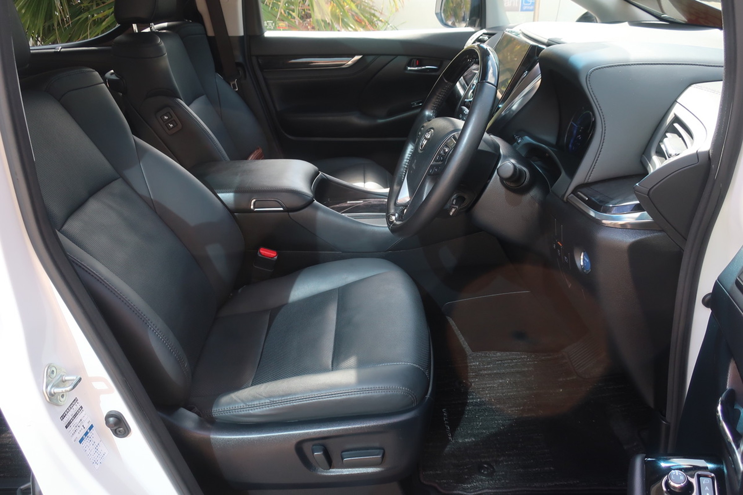 
								Toyota Vellfire Gasoline 2.5L Hybrid 2020 full									
