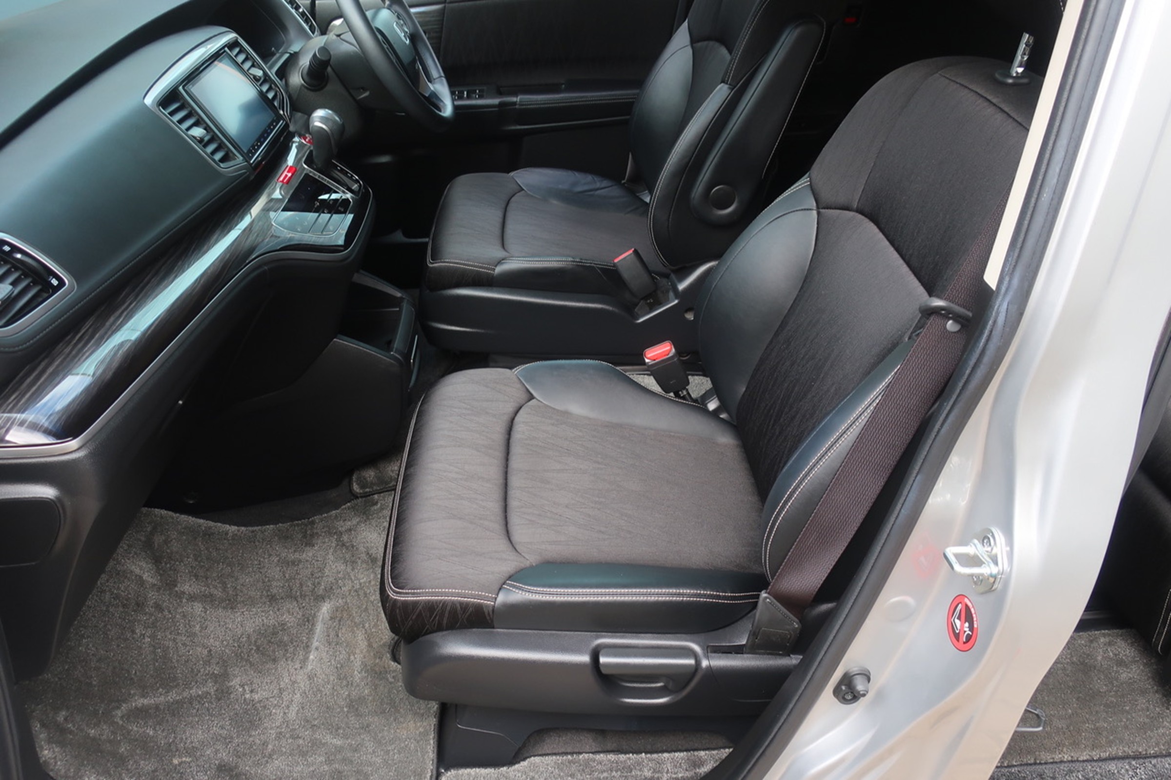 
								Honda Odyssey Hybrid 2016 full									