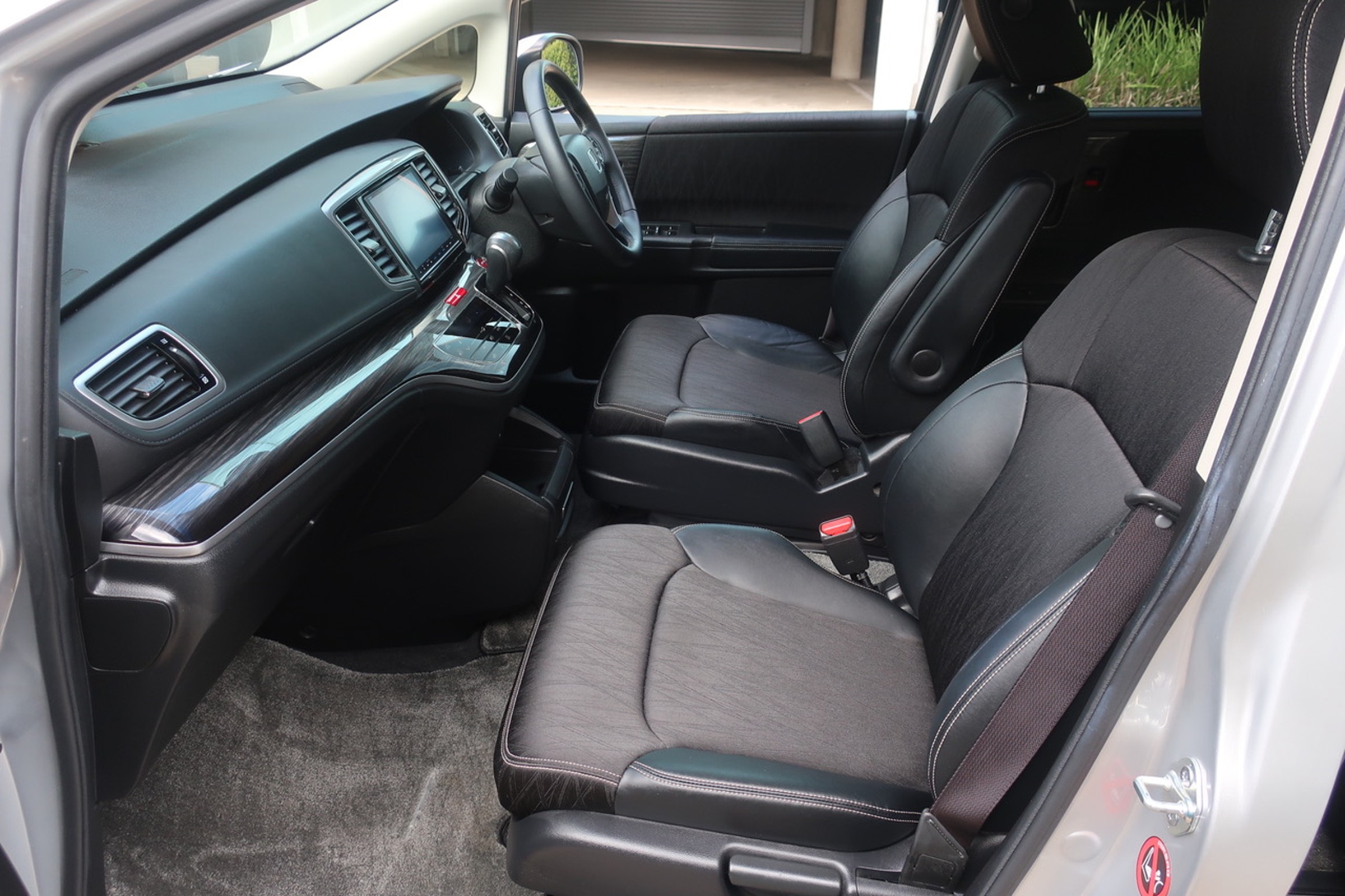 
								Honda Odyssey Hybrid 2016 full									