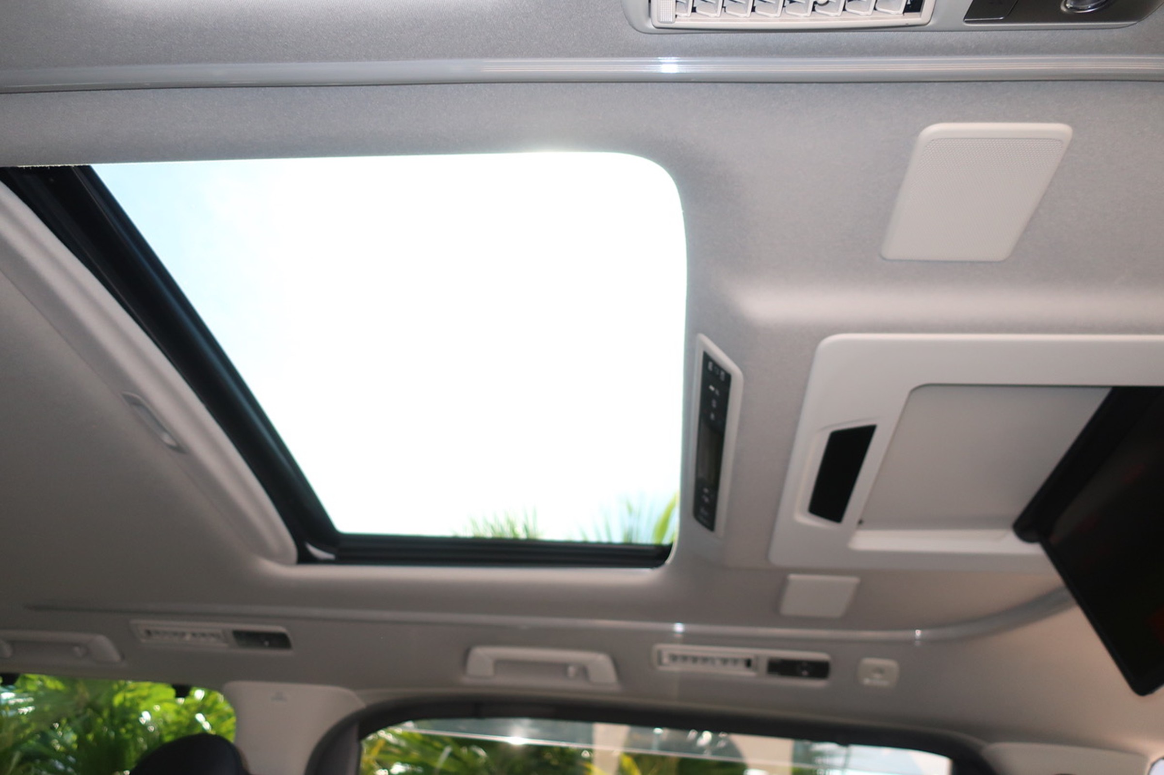
								Toyota Alphard Gasoline 2.5L Hybrid 2020 full									