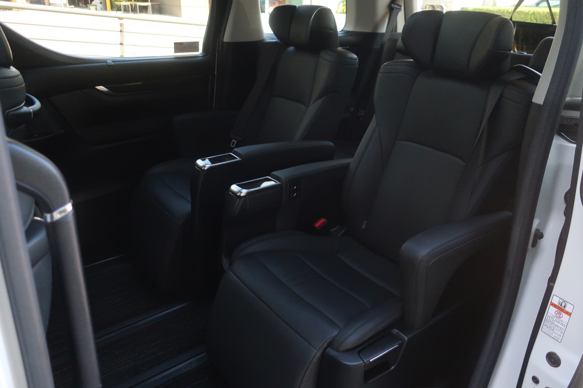 
								Toyota Alphard Gasoline 2.5L Hybrid 2020 full									