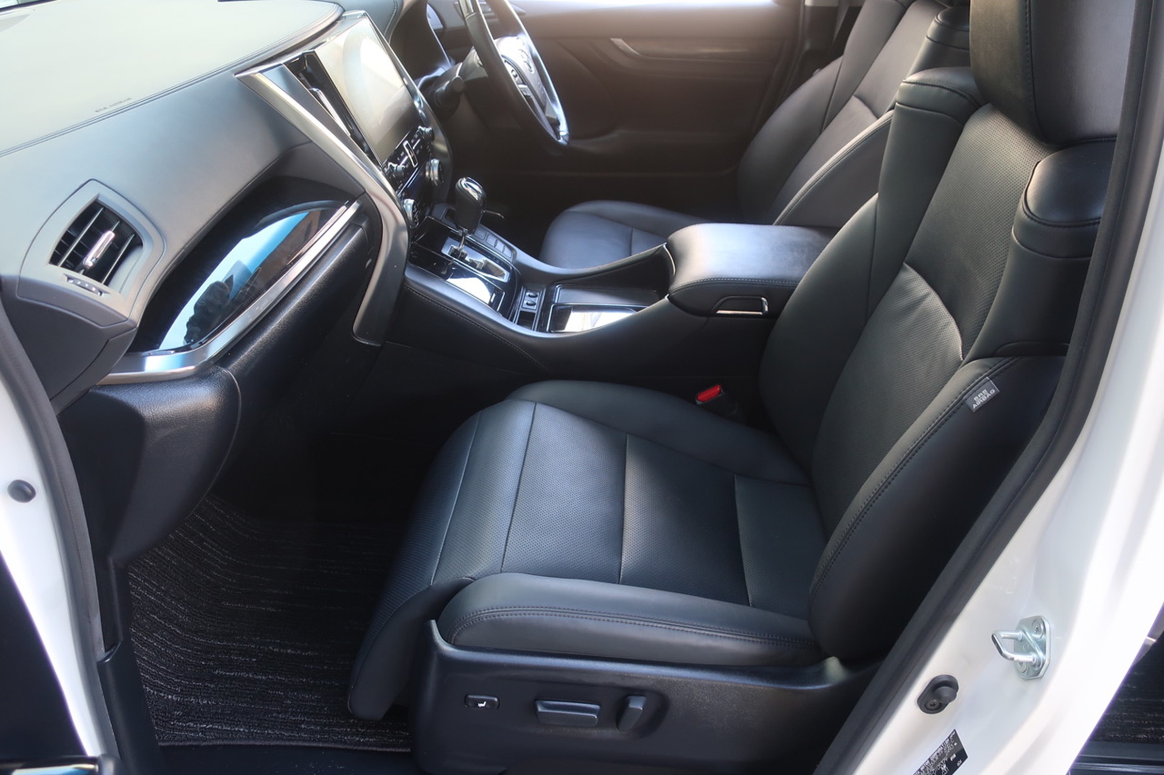 
								Toyota Alphard Gasoline 2.5L Hybrid 2020 full									