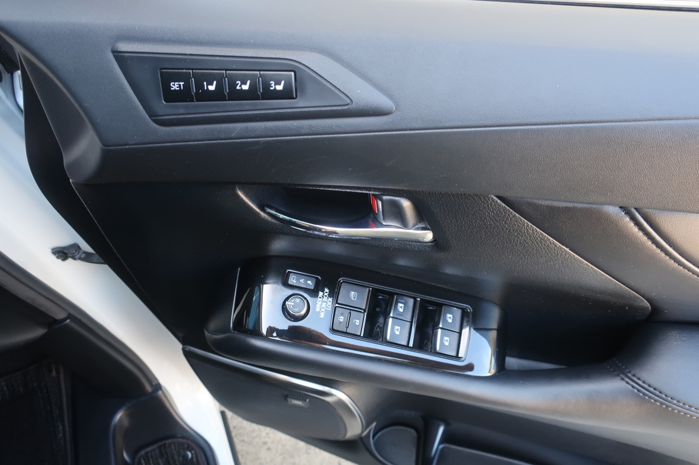 
								Toyota Alphard Gasoline 2.5L Hybrid 2020 full									