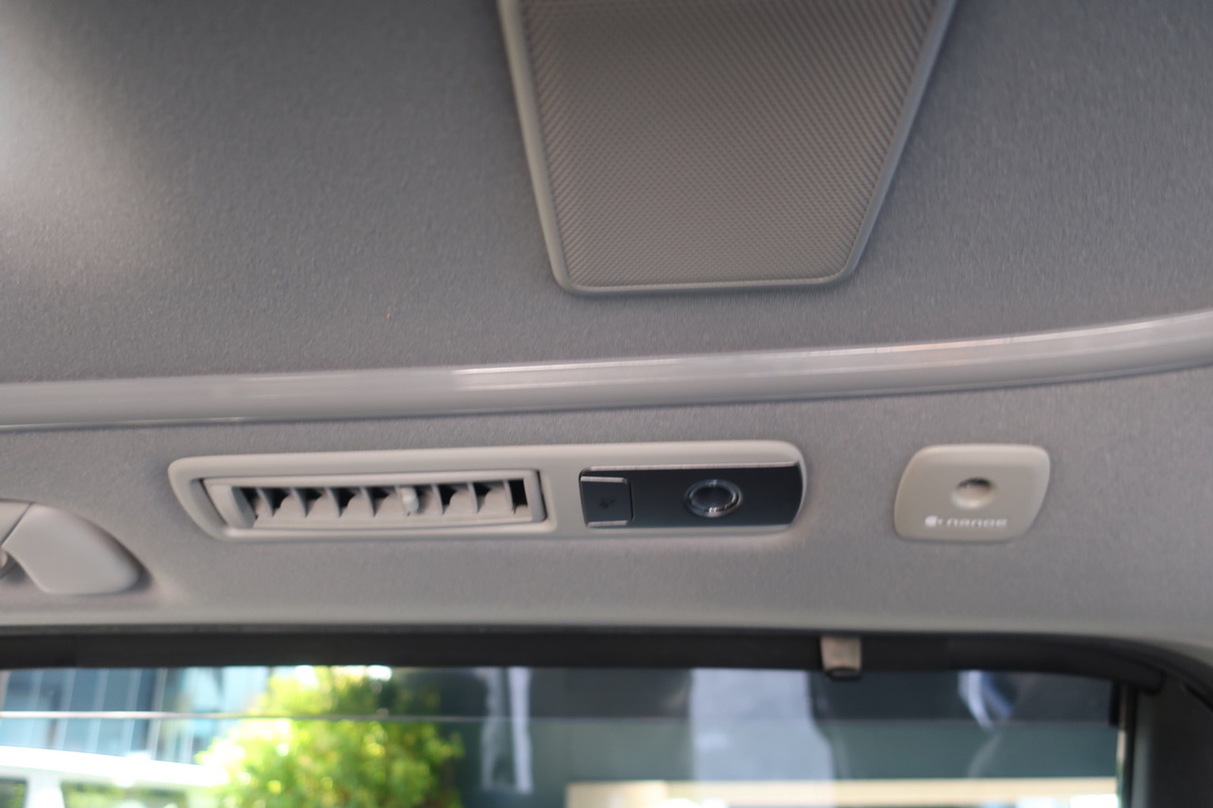 
								Toyota Alphard Gasoline 2.5L Hybrid 2020 full									
