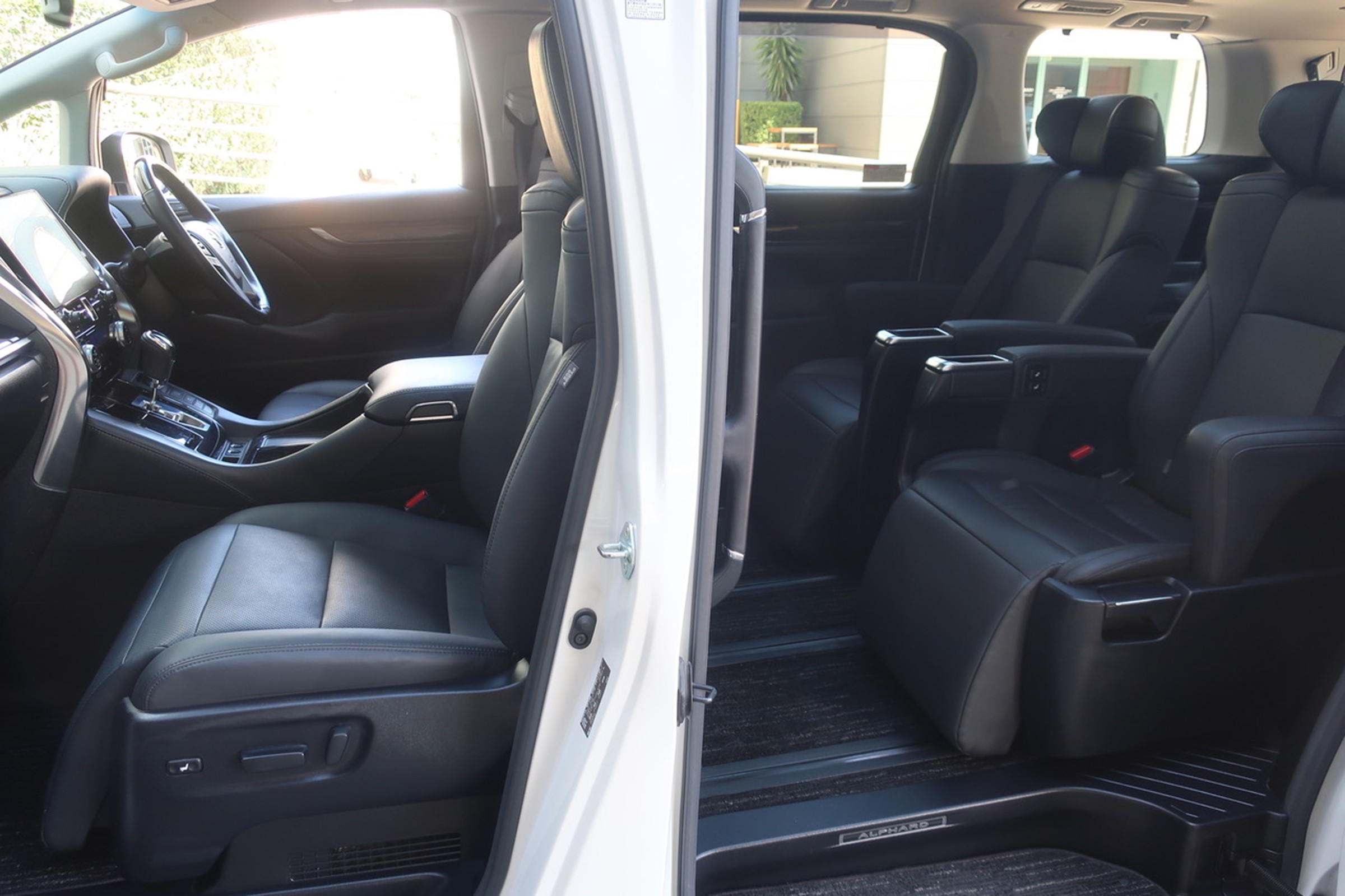 
								Toyota Alphard Gasoline 2.5L Hybrid 2020 full									