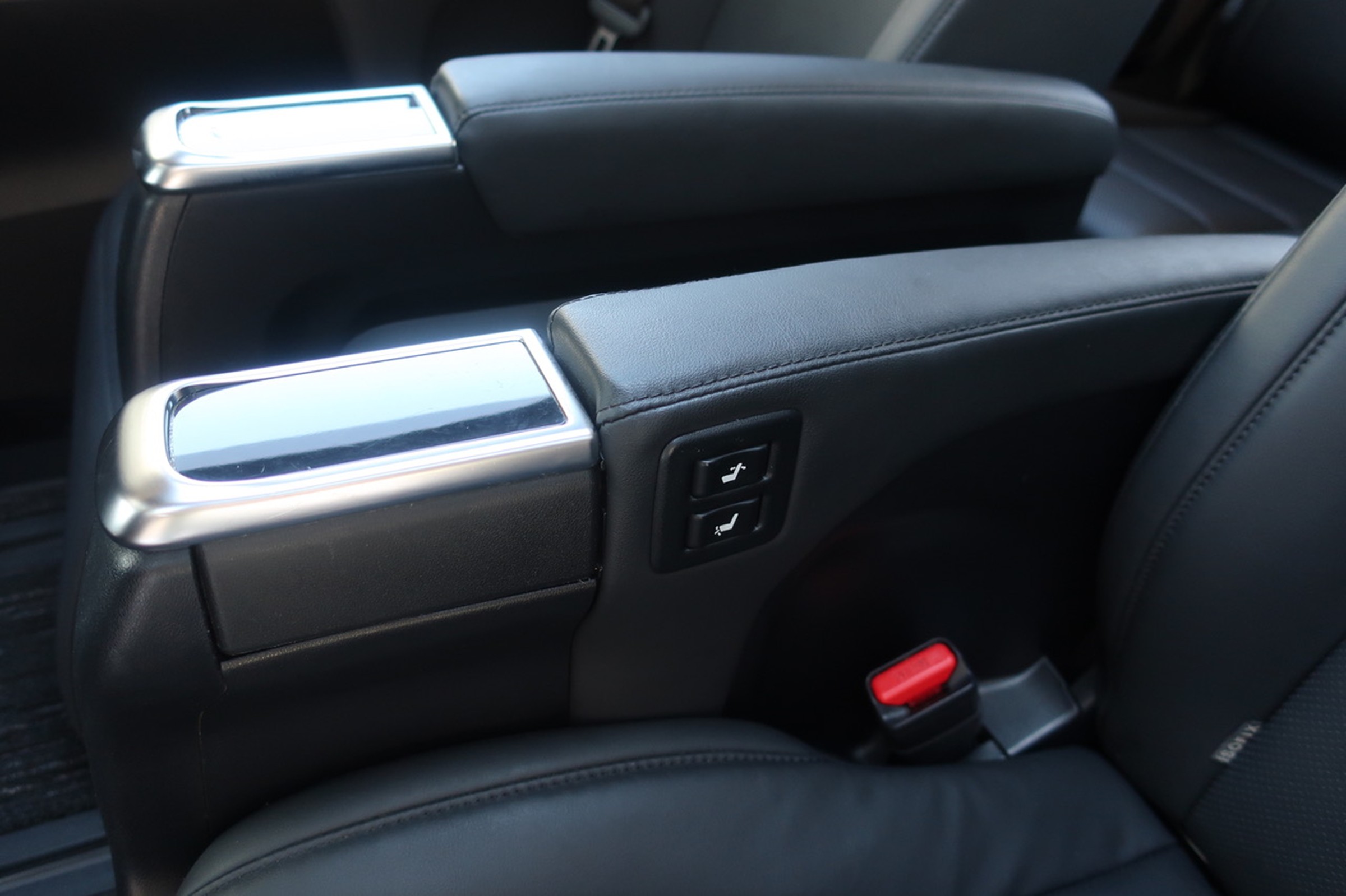 
								Toyota Alphard Gasoline 2.5L Hybrid 2020 full									