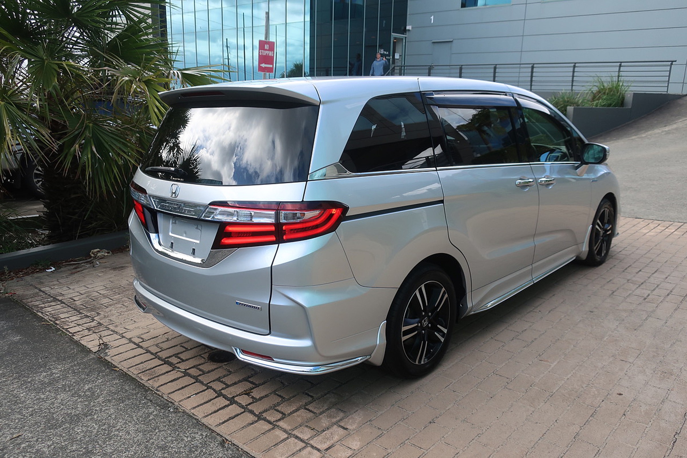 
								Honda Odyssey Hybrid 2016 full									