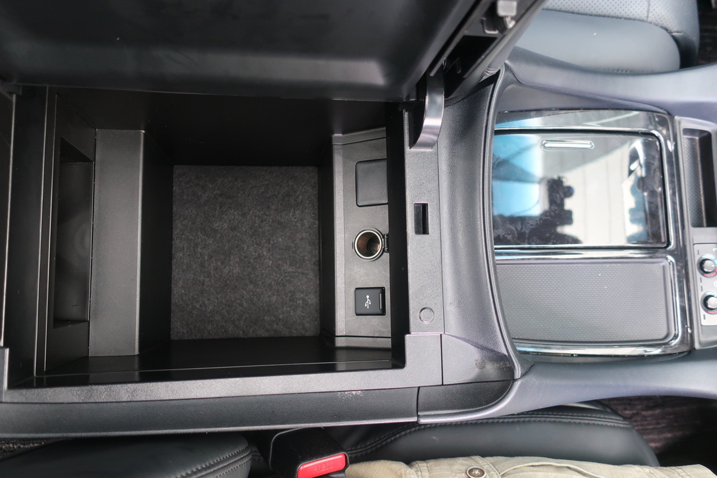 
								Toyota Vellfire Gasoline 2.5L Hybrid 2020 full									
