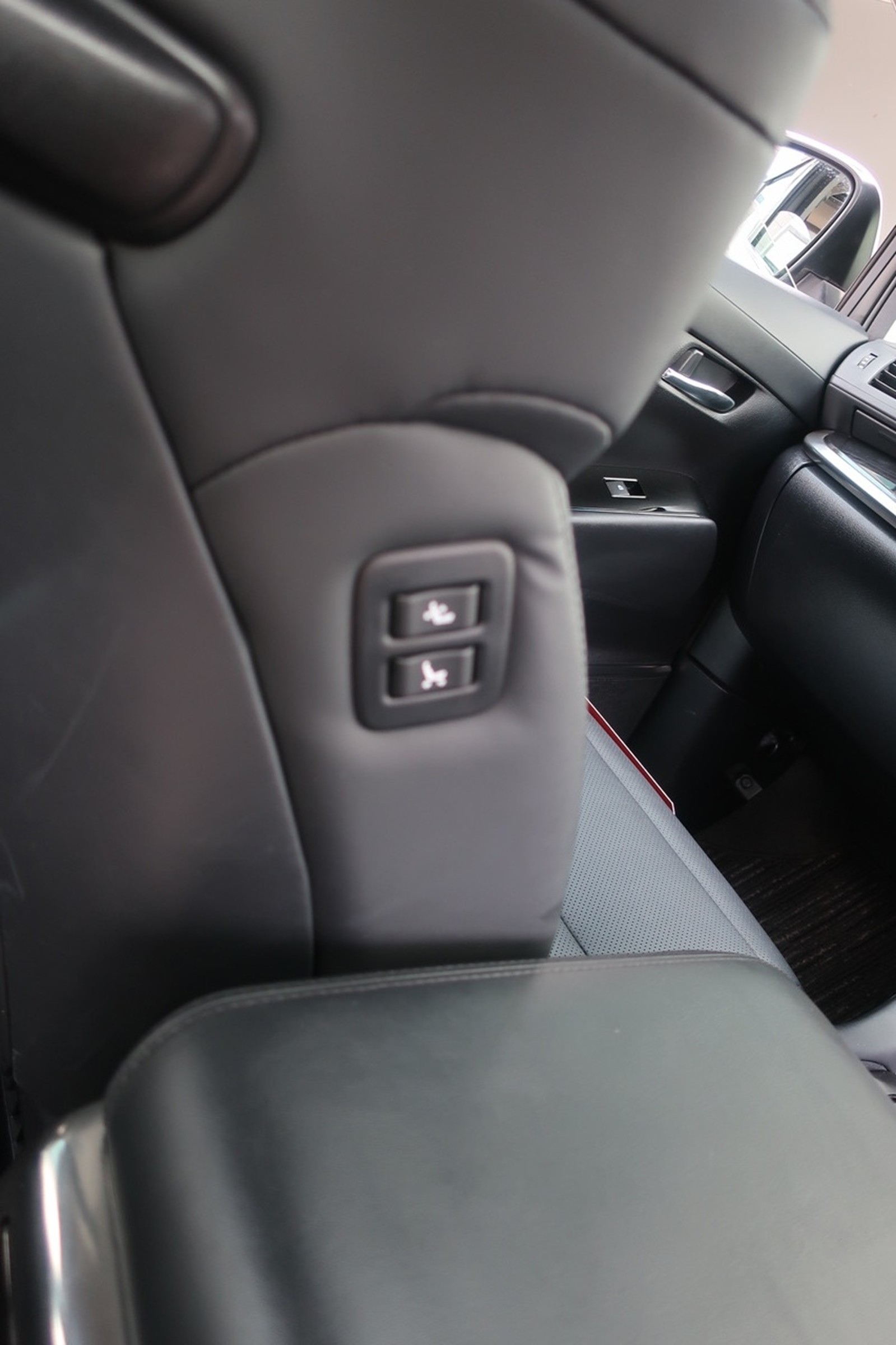 
								Toyota Vellfire Gasoline 2.5L Hybrid 2020 full									