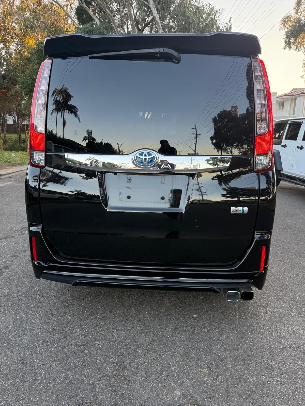 
								Toyota Noah Hybrid 2014 full									