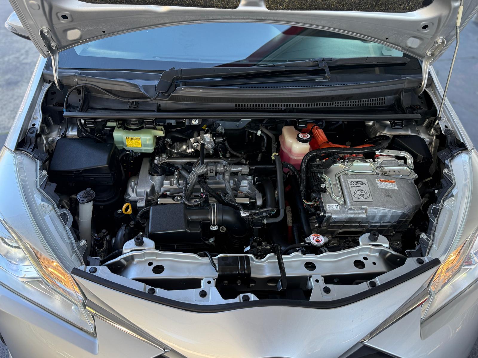 
								Toyota Vitz Hybrid 2018 full									