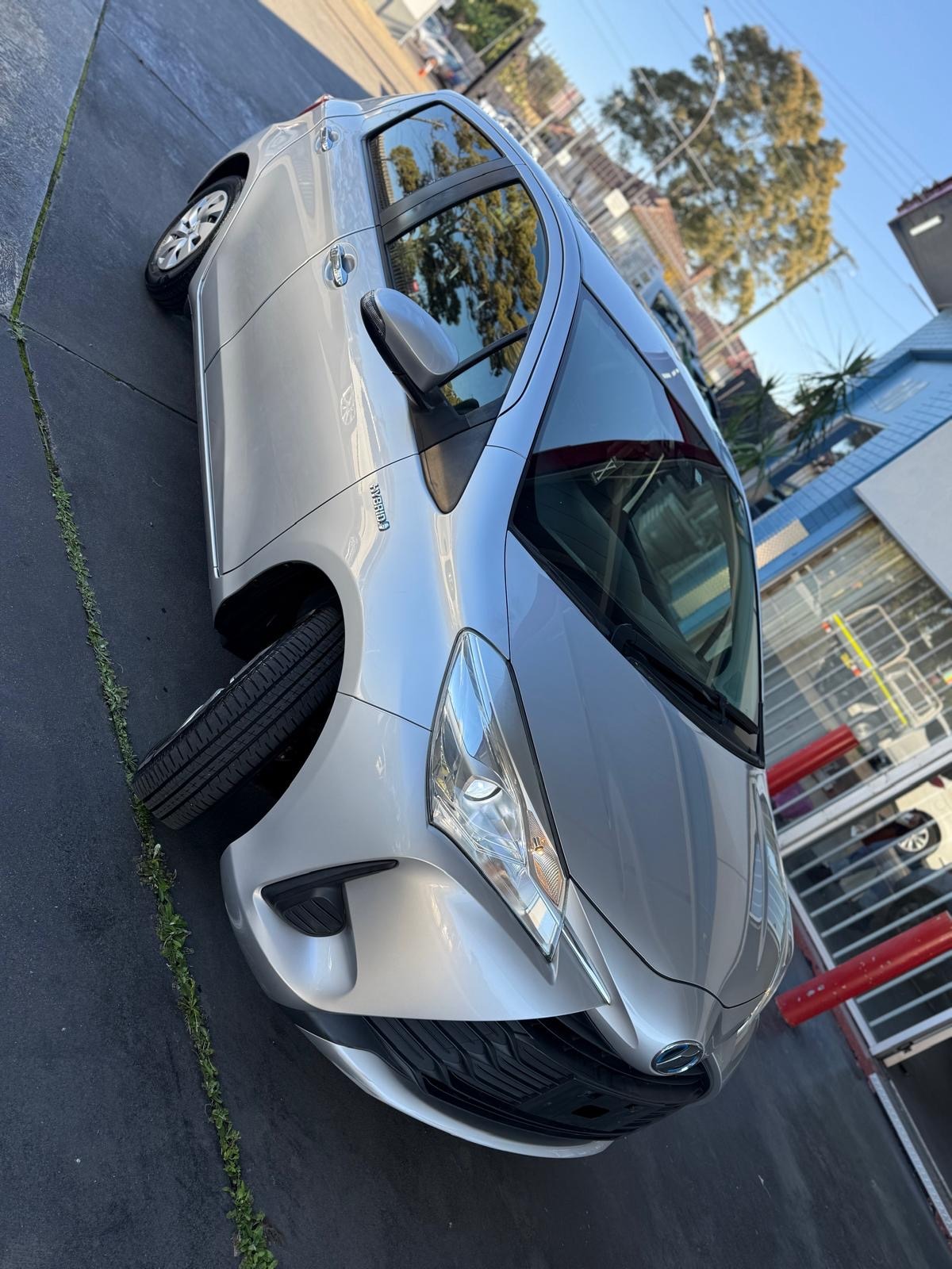 
								Toyota Vitz Hybrid 2018 full									