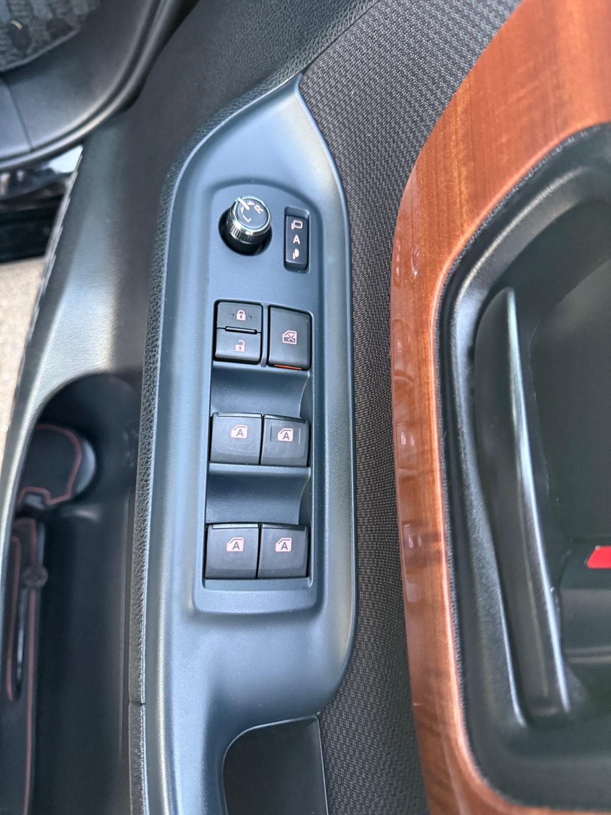 
								Toyota Noah Hybrid 2014 full									