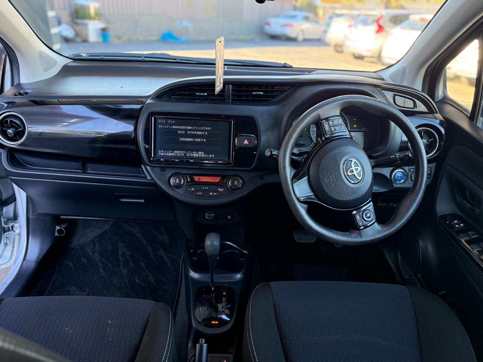 
								Toyota Vitz Hybrid 2018 full									
