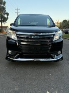 Toyota Noah Hybrid 2014