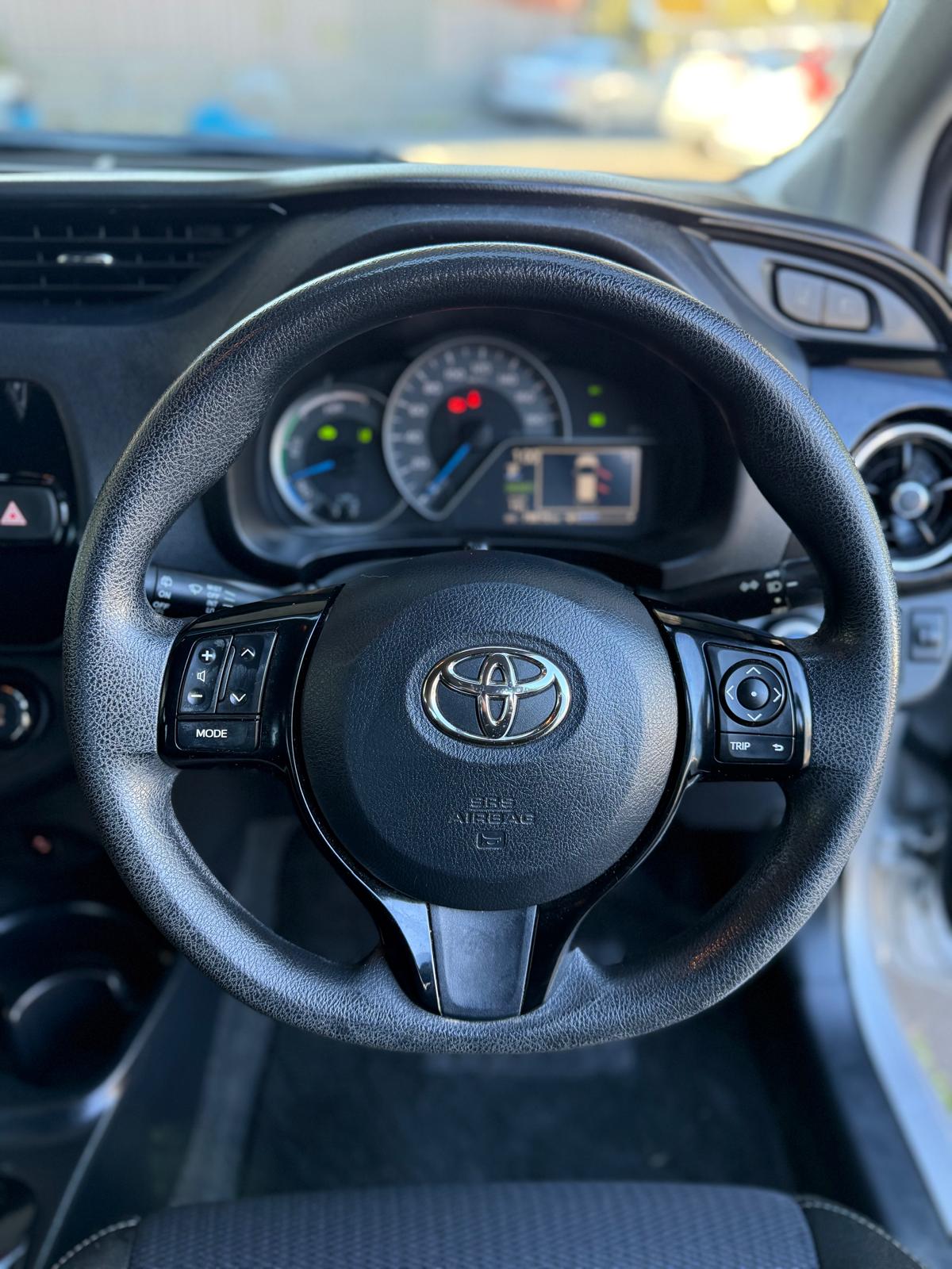 
								Toyota Vitz Hybrid 2018 full									