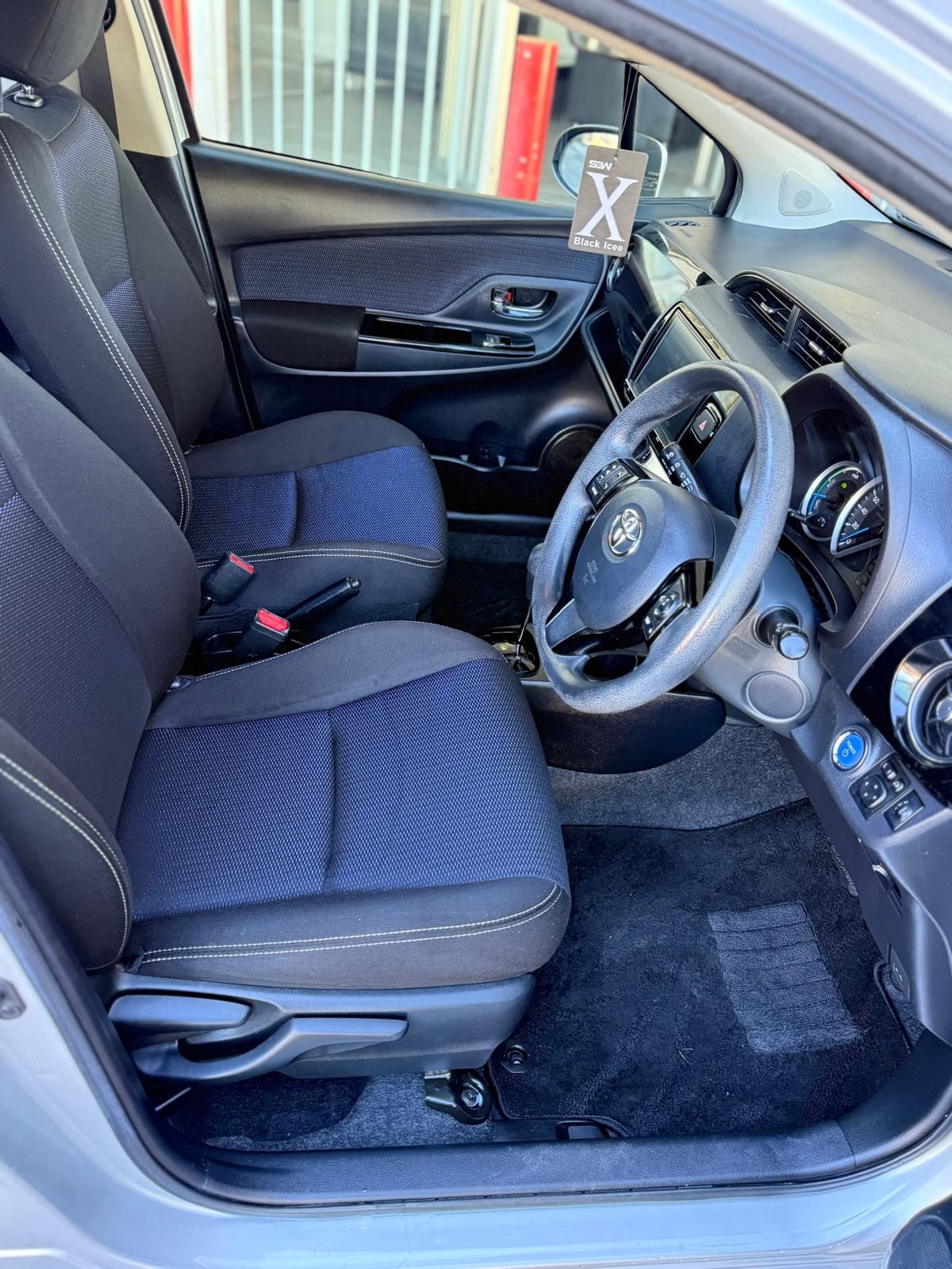 
								Toyota Vitz Hybrid 2018 full									