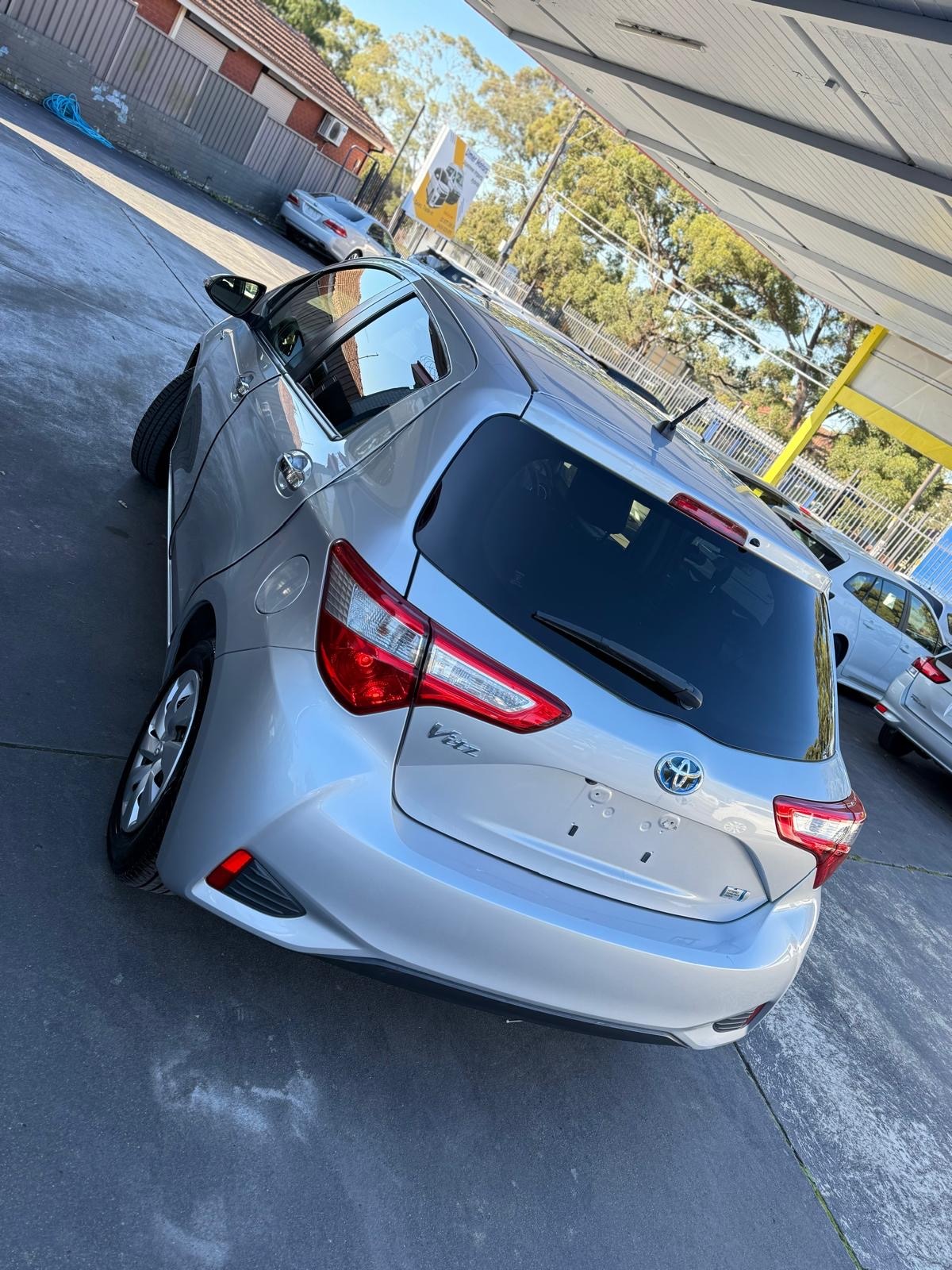 
								Toyota Vitz Hybrid 2018 full									