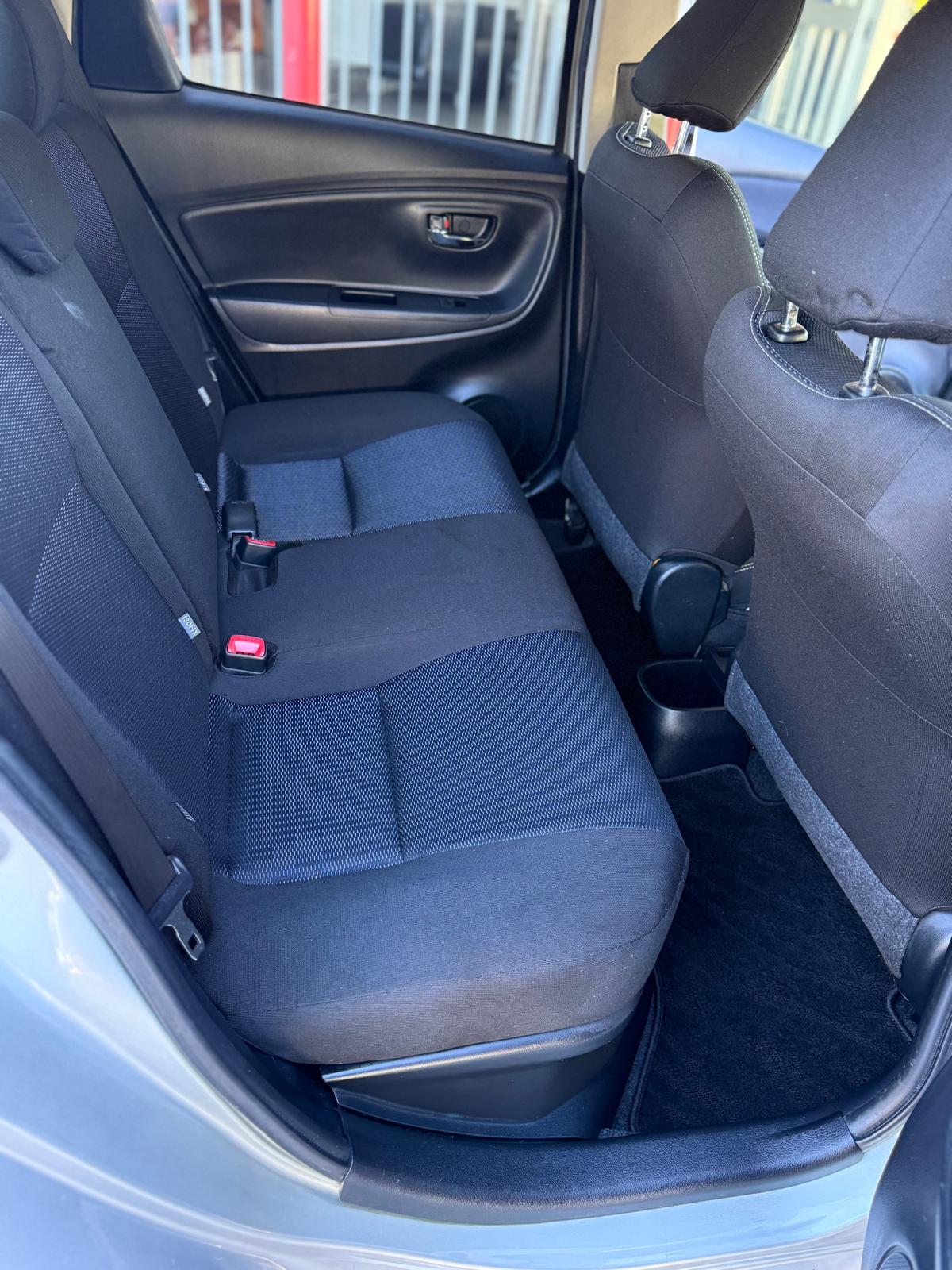 
								Toyota Vitz Hybrid 2018 full									