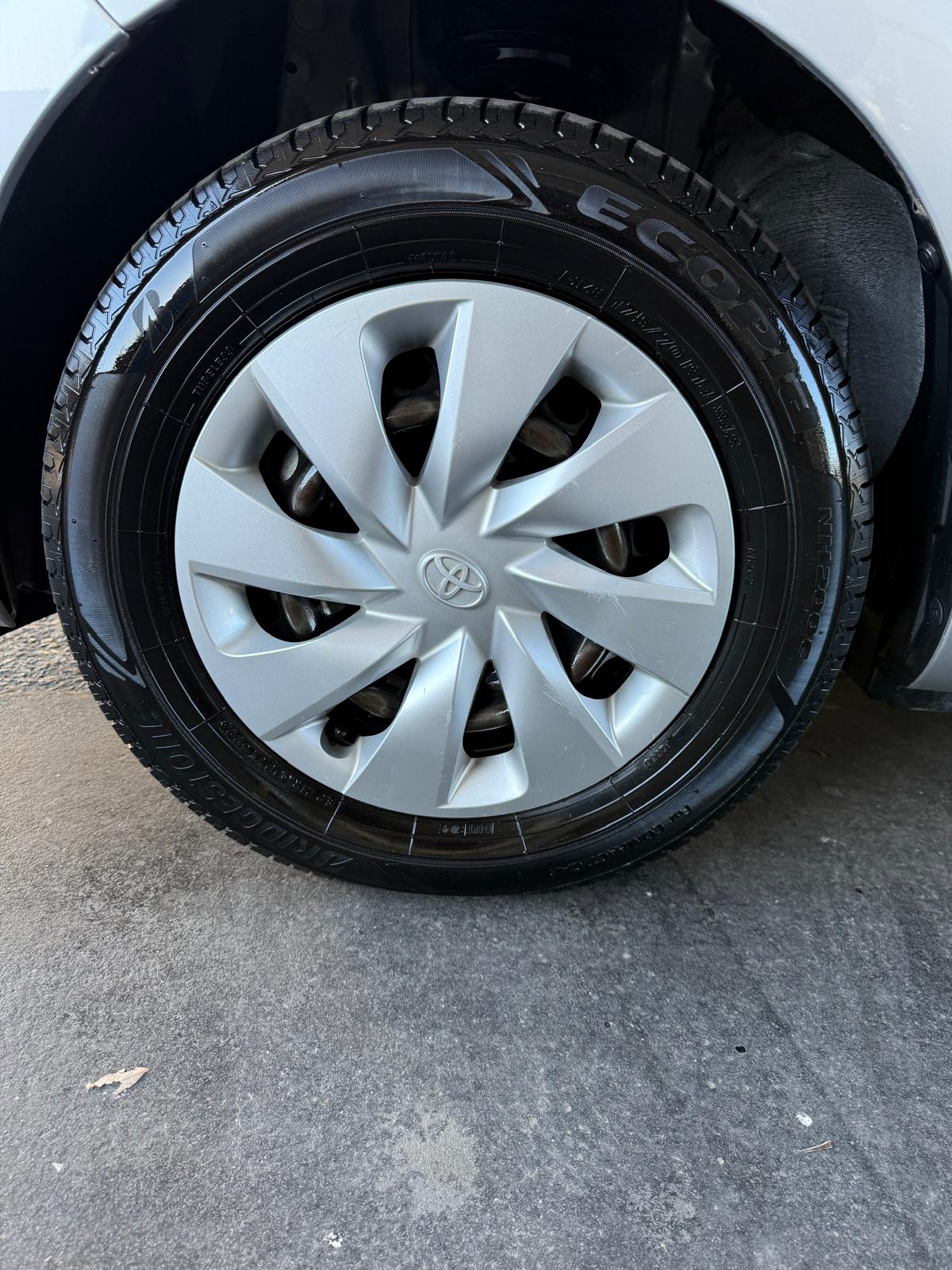 
								Toyota Vitz Hybrid 2018 full									