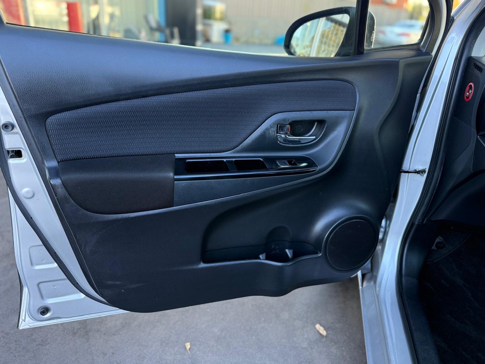 
								Toyota Vitz Hybrid 2018 full									