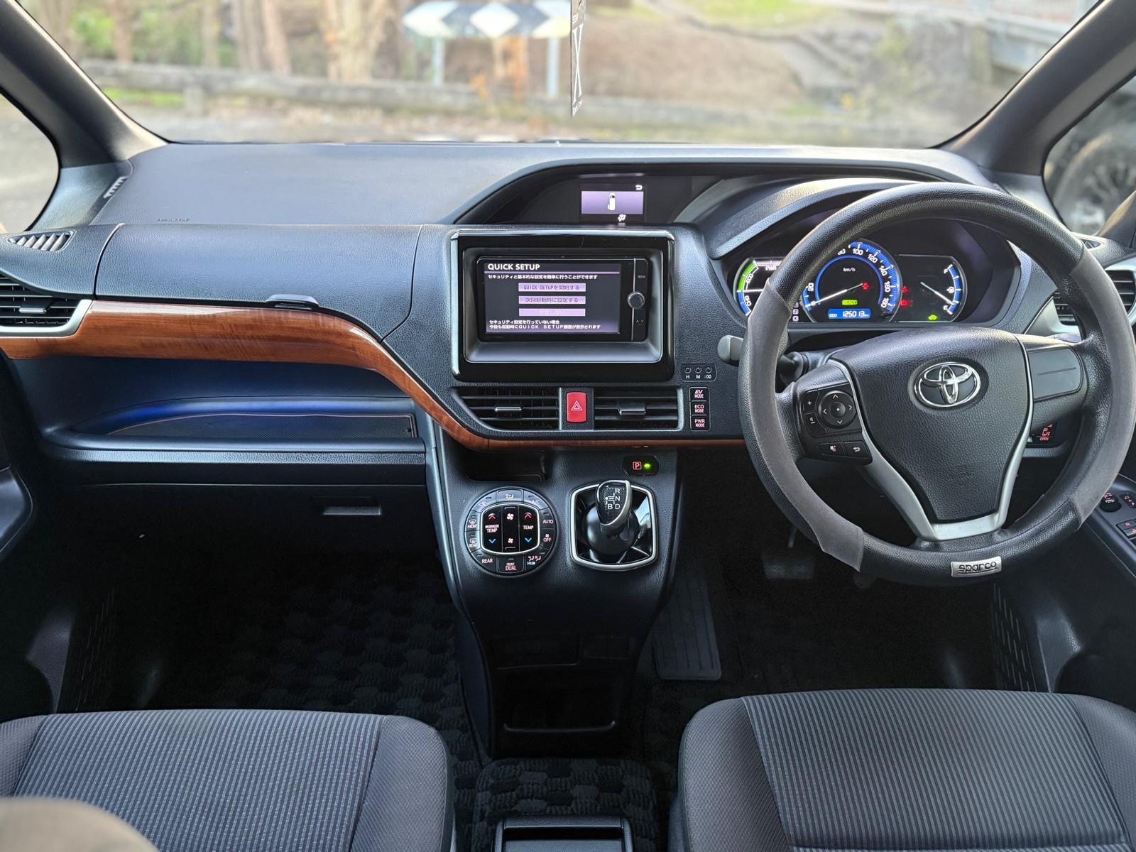 
								Toyota Noah Hybrid 2014 full									