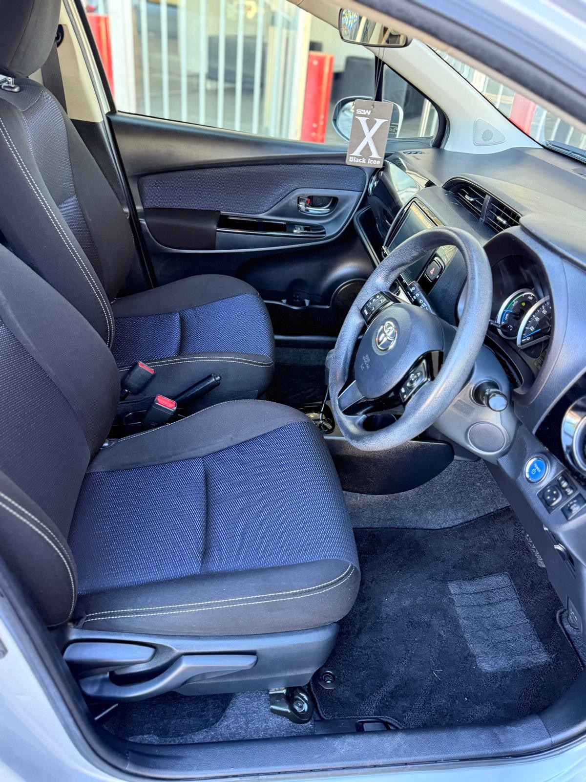 
								Toyota Vitz Hybrid 2018 full									