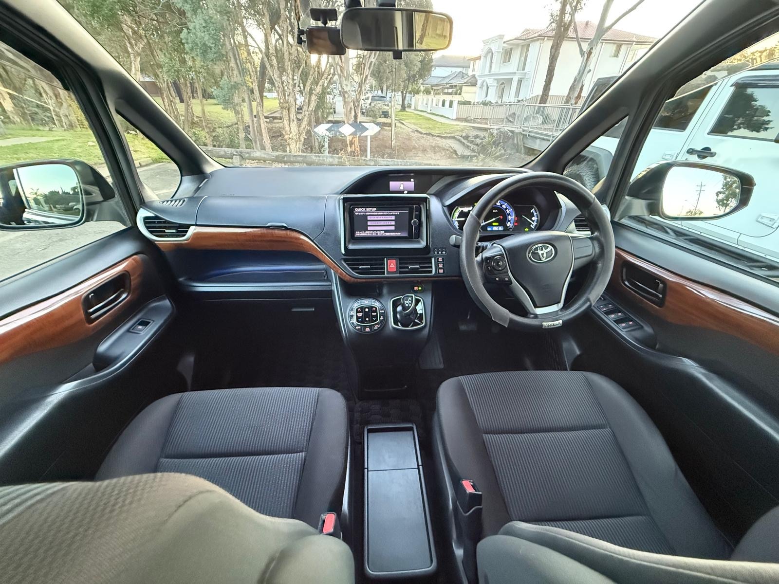 
								Toyota Noah Hybrid 2014 full									