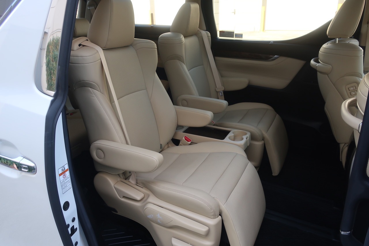 
								2020 Toyota Alphard 2.5L Hybrid full									